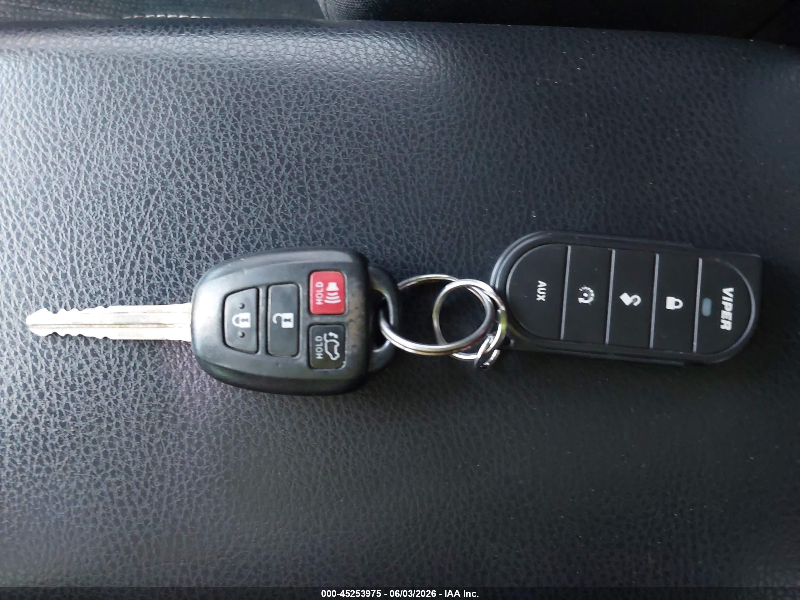 2015 Toyota Rav4 Xle Dark Blue vin: JTMWFREV7FD063812
