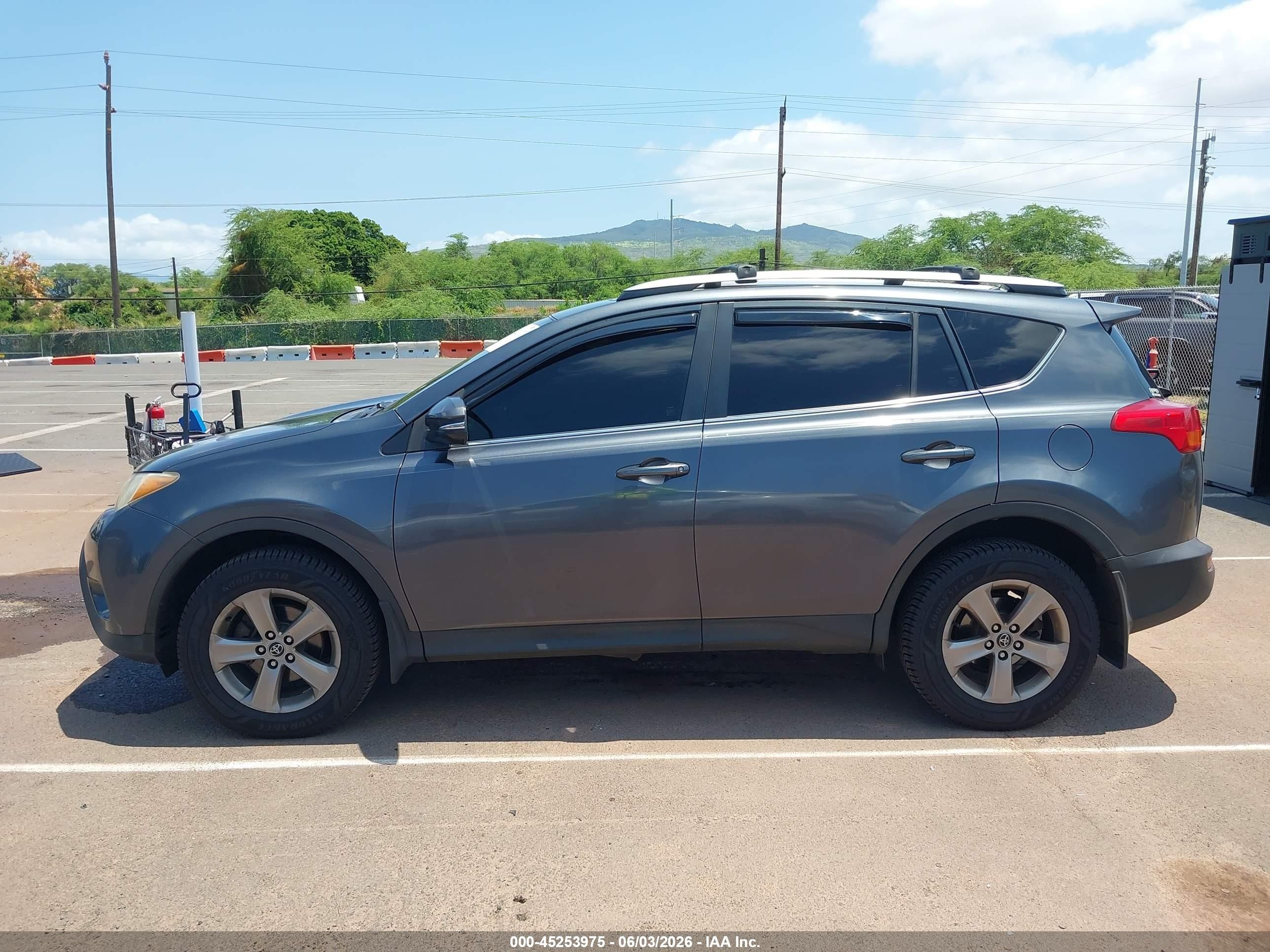 2015 Toyota Rav4 Xle Dark Blue vin: JTMWFREV7FD063812
