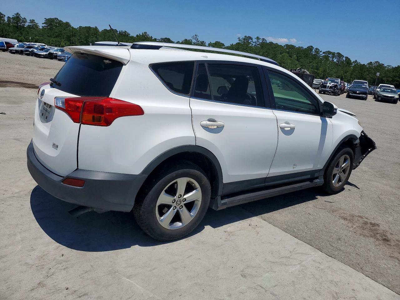 2015 Toyota Rav4 Xle White vin: JTMWFREV7FJ053136