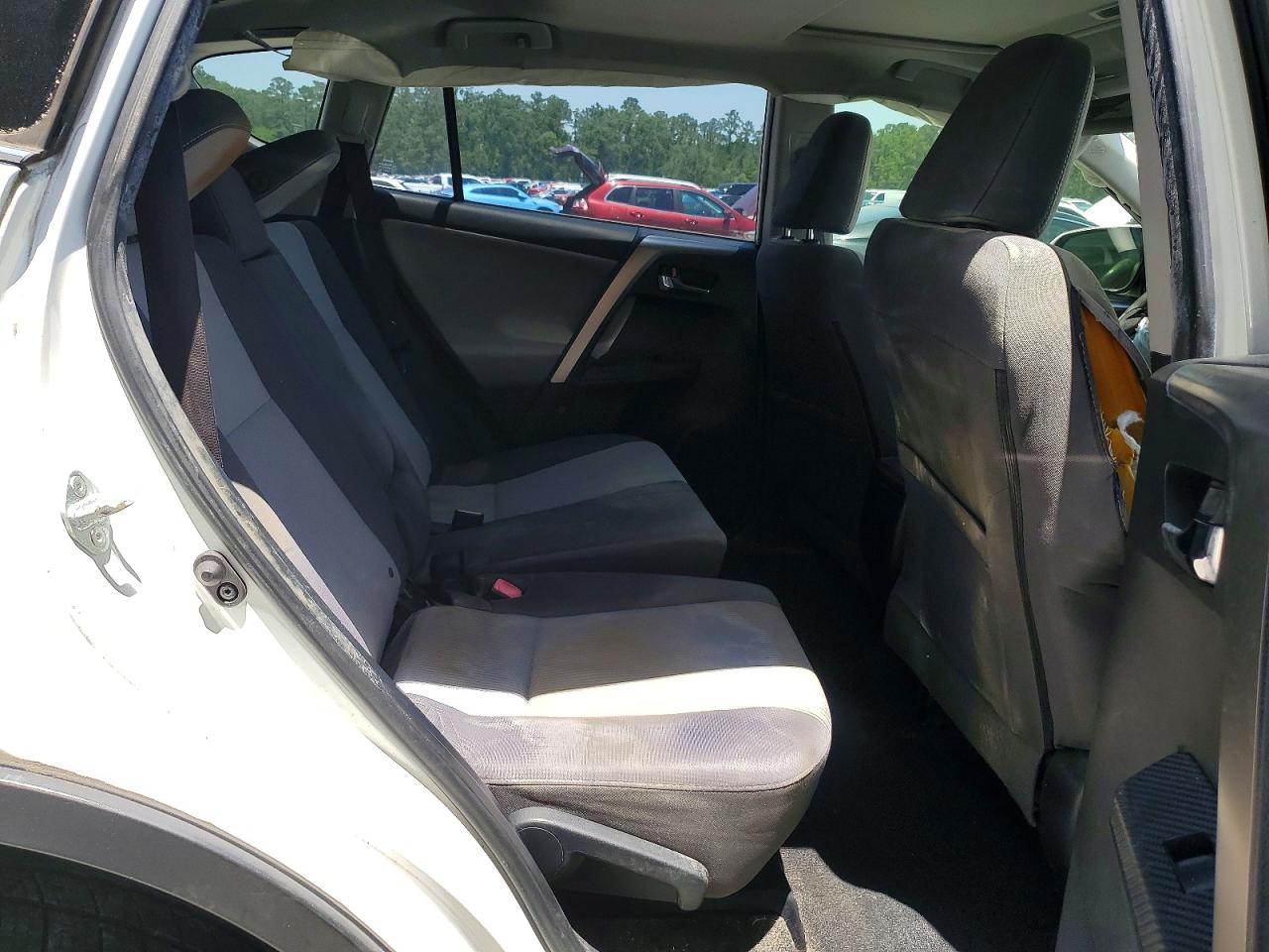2015 Toyota Rav4 Xle White vin: JTMWFREV7FJ053136