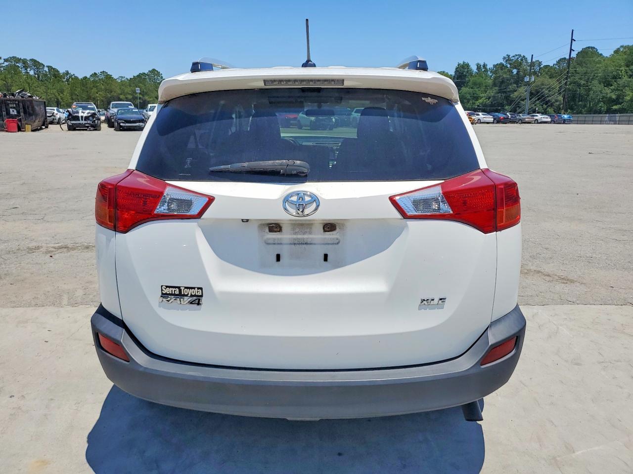 2015 Toyota Rav4 Xle White vin: JTMWFREV7FJ053136