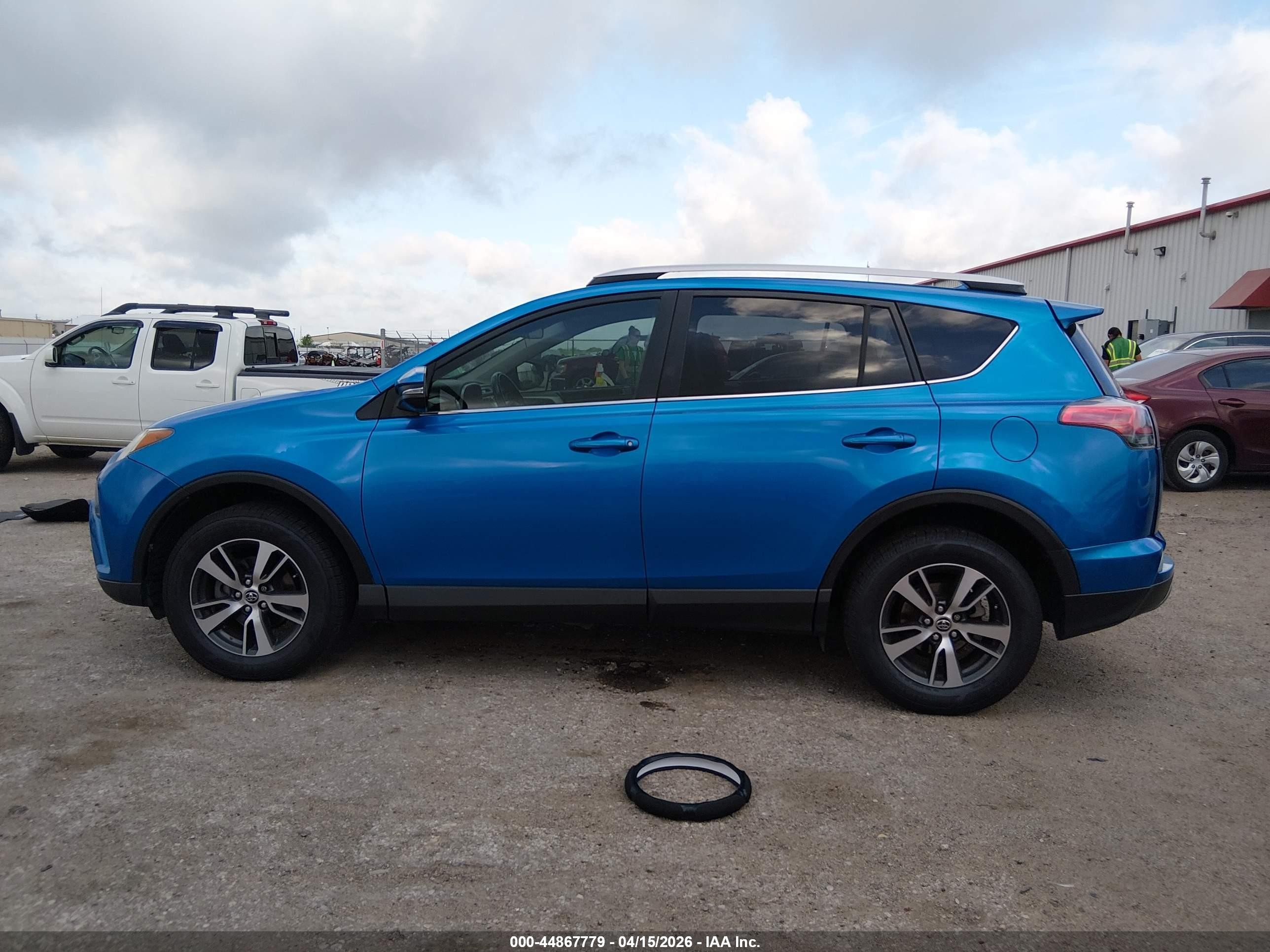 2016 Toyota Rav4 Xle Синий vin: JTMWFREV7GD081339