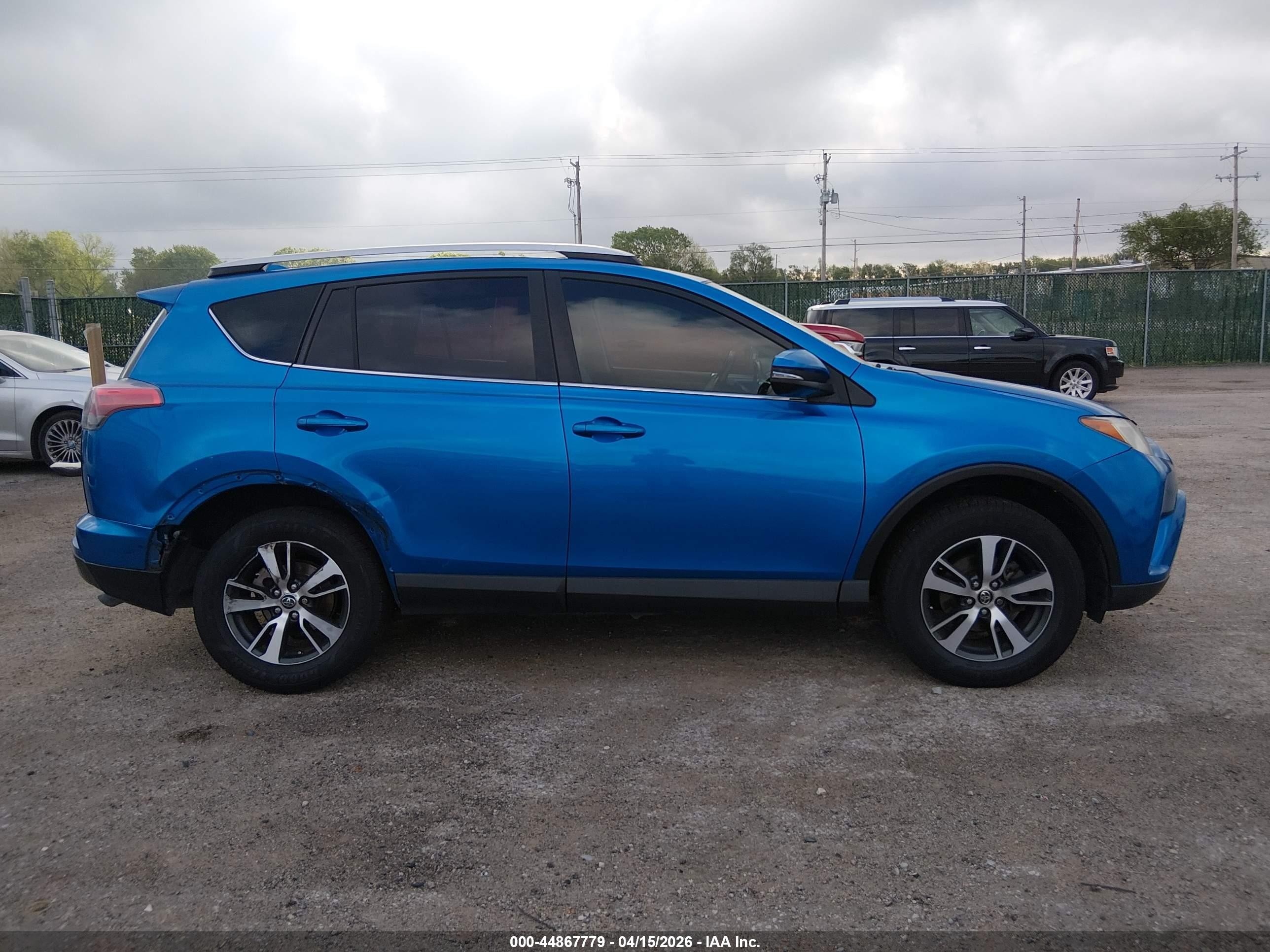 2016 Toyota Rav4 Xle Синий vin: JTMWFREV7GD081339