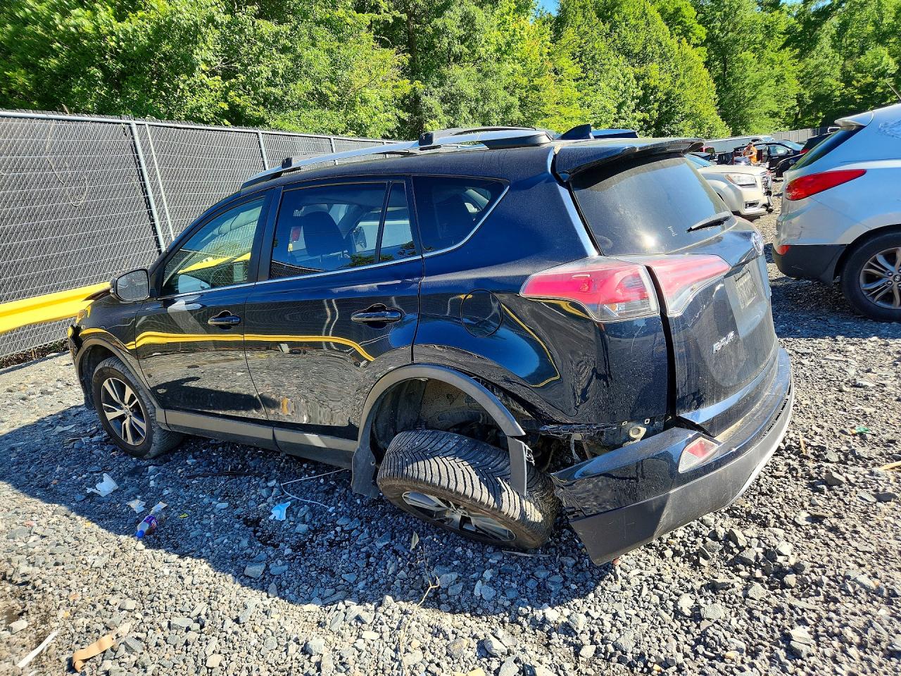 2017 Toyota Rav4 Xle Black vin: JTMWFREV7HJ146421