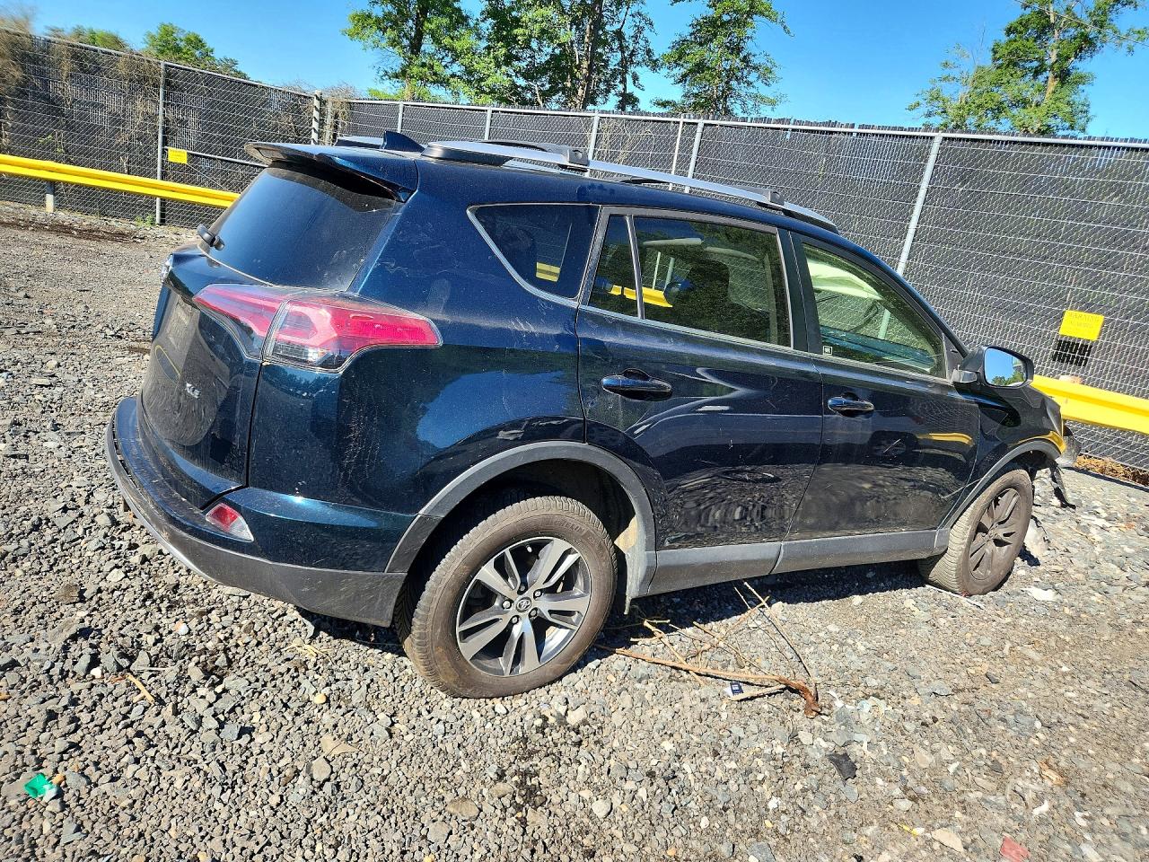 2017 Toyota Rav4 Xle Black vin: JTMWFREV7HJ146421