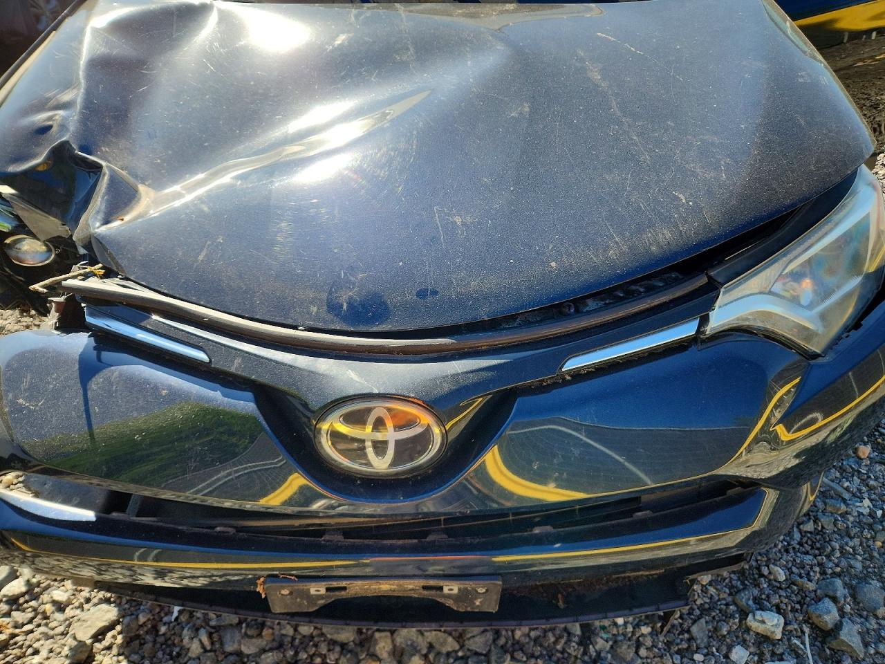 2017 Toyota Rav4 Xle Black vin: JTMWFREV7HJ146421