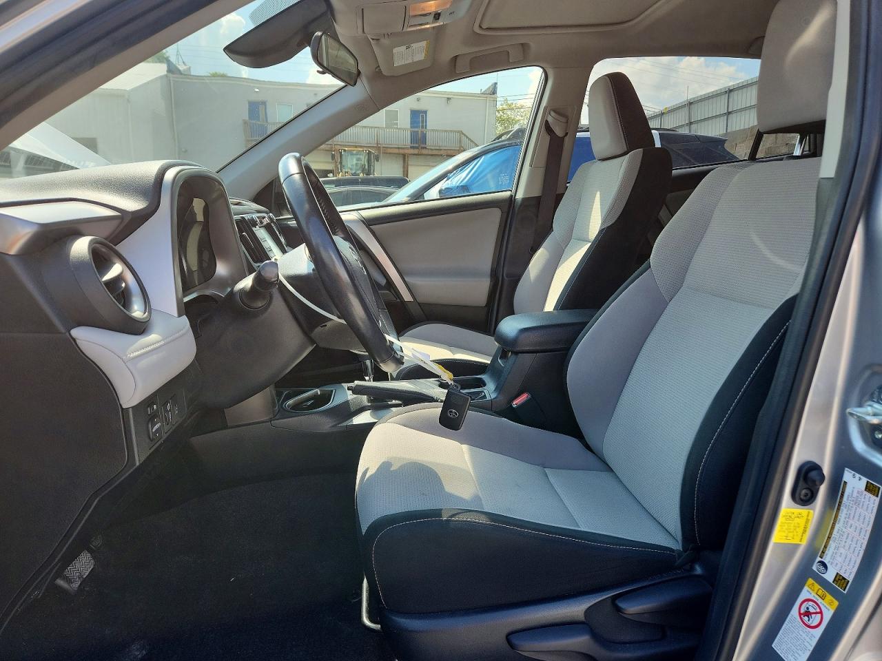 2018 Toyota Rav4 Xle Silver vin: JTMWFREV7JJ181840