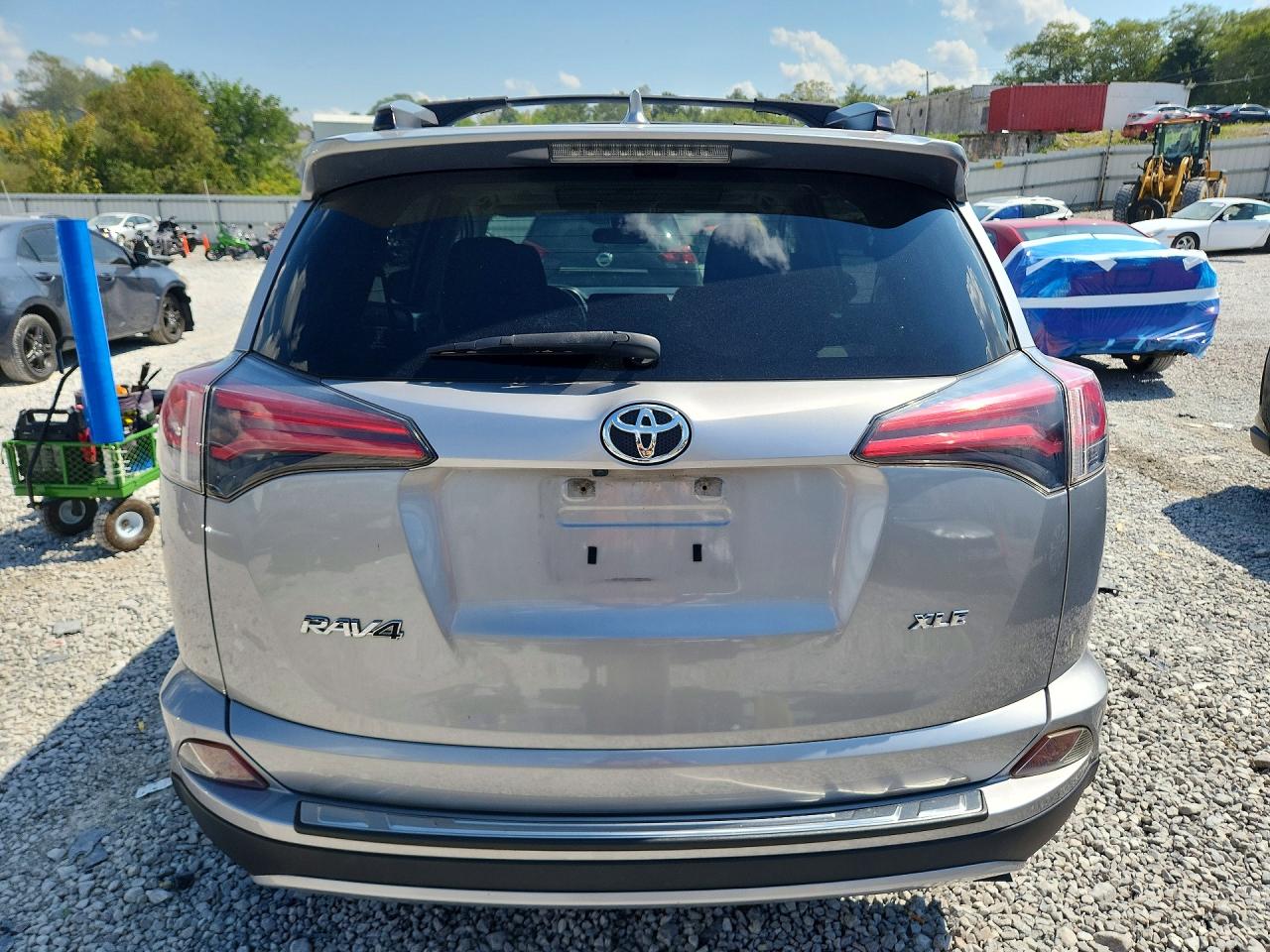 2018 Toyota Rav4 Xle Silver vin: JTMWFREV7JJ181840