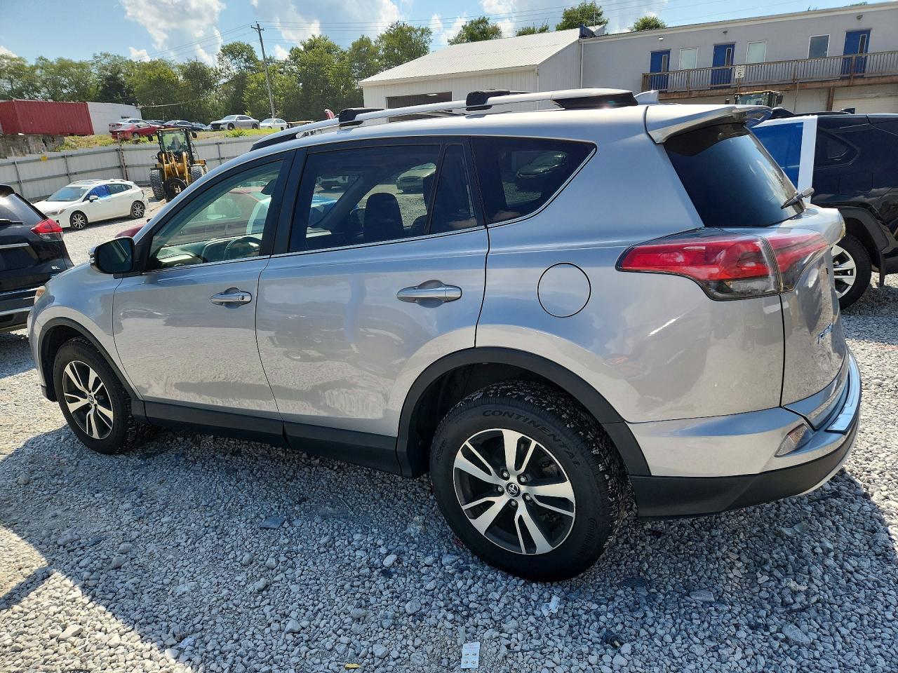 2018 Toyota Rav4 Xle Silver vin: JTMWFREV7JJ181840