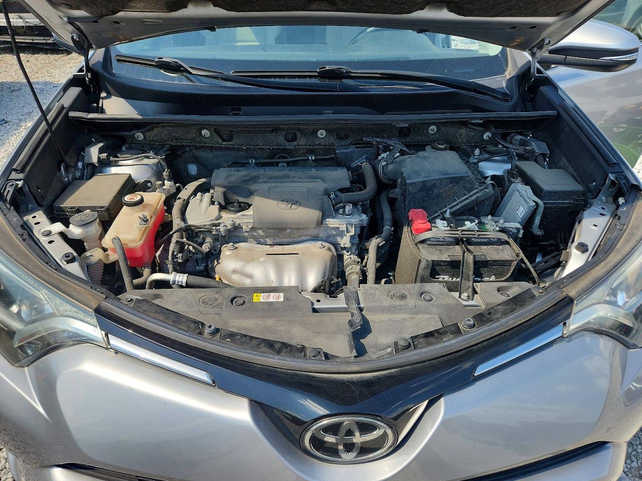 2018 Toyota Rav4 Xle Silver vin: JTMWFREV7JJ181840