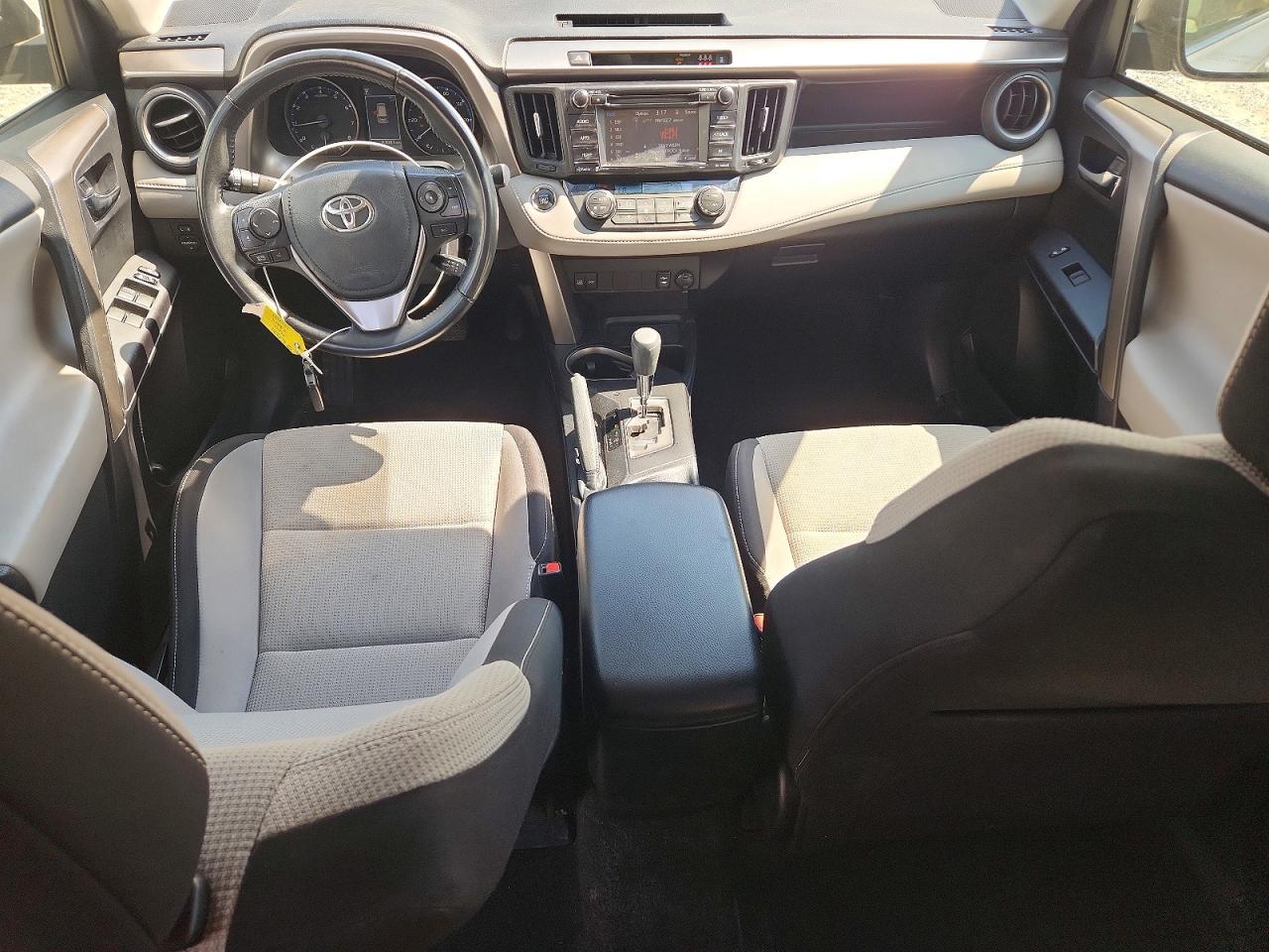 2018 Toyota Rav4 Xle Silver vin: JTMWFREV7JJ181840
