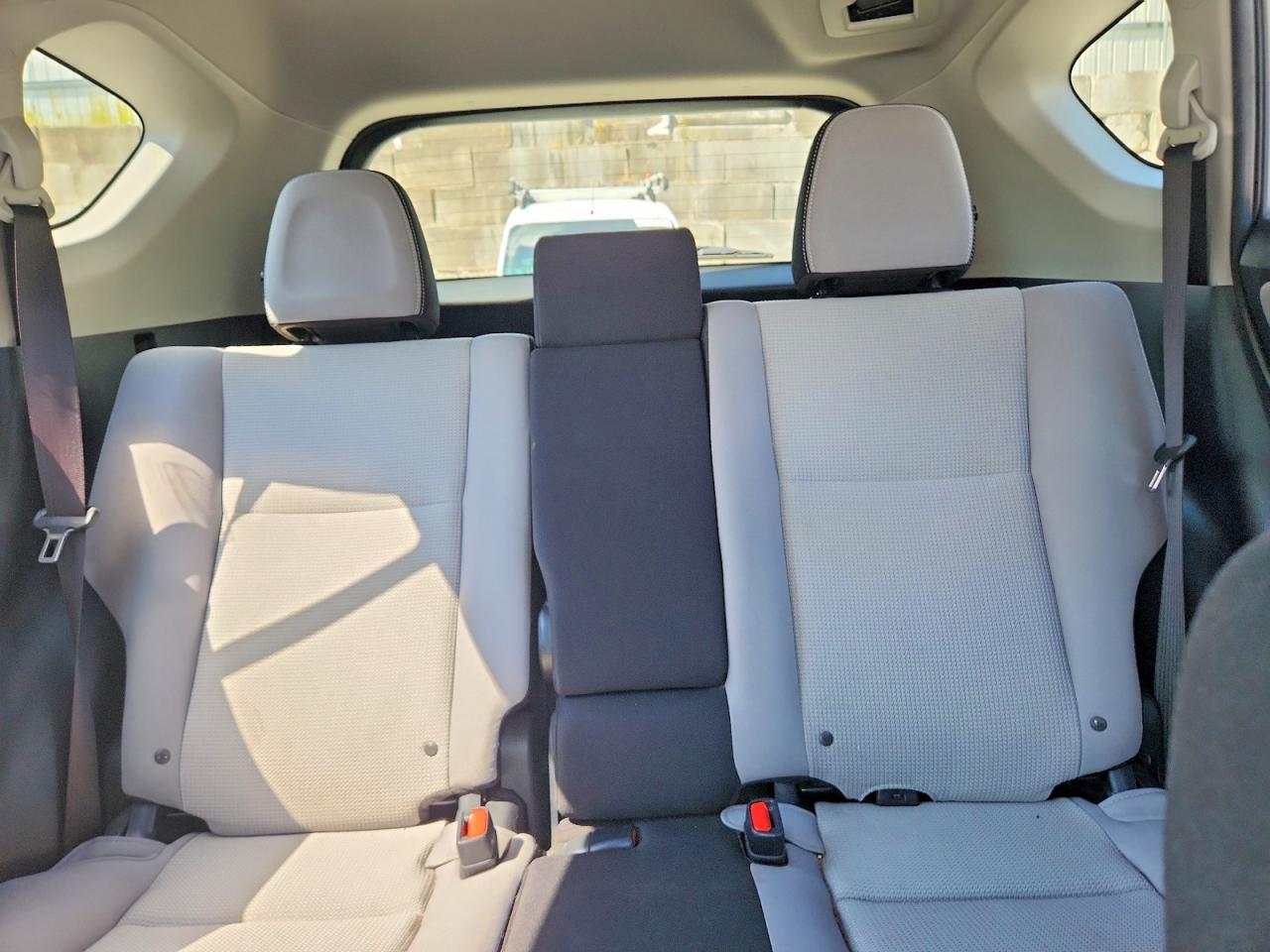 2018 Toyota Rav4 Xle Silver vin: JTMWFREV7JJ181840