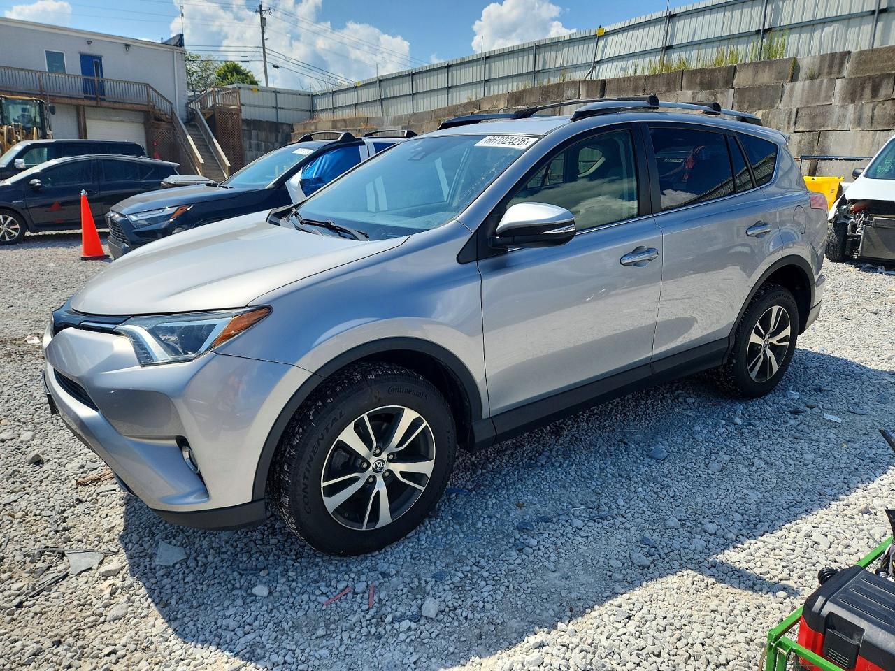 2018 Toyota Rav4 Xle Silver vin: JTMWFREV7JJ181840
