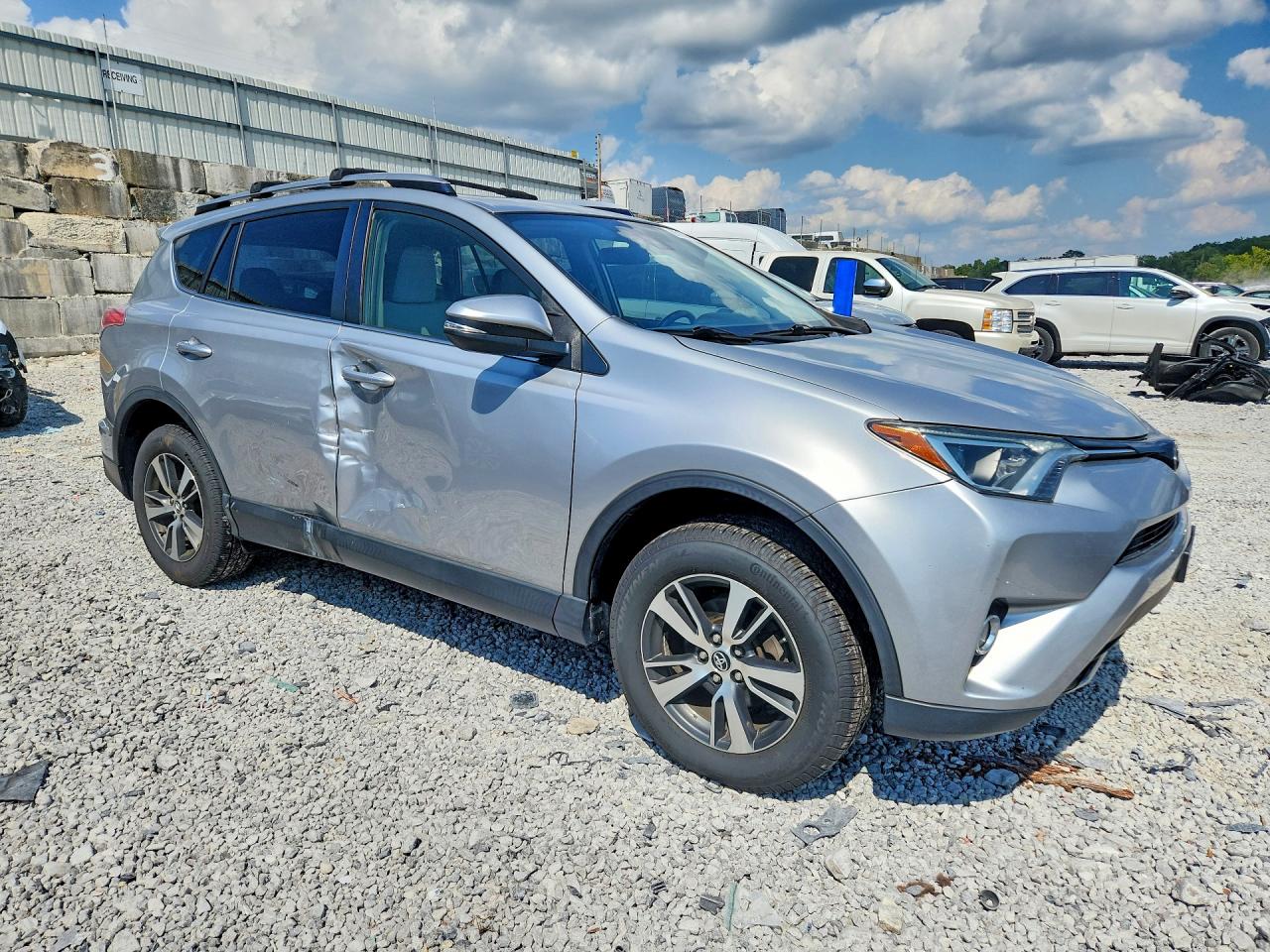2018 Toyota Rav4 Xle Silver vin: JTMWFREV7JJ181840