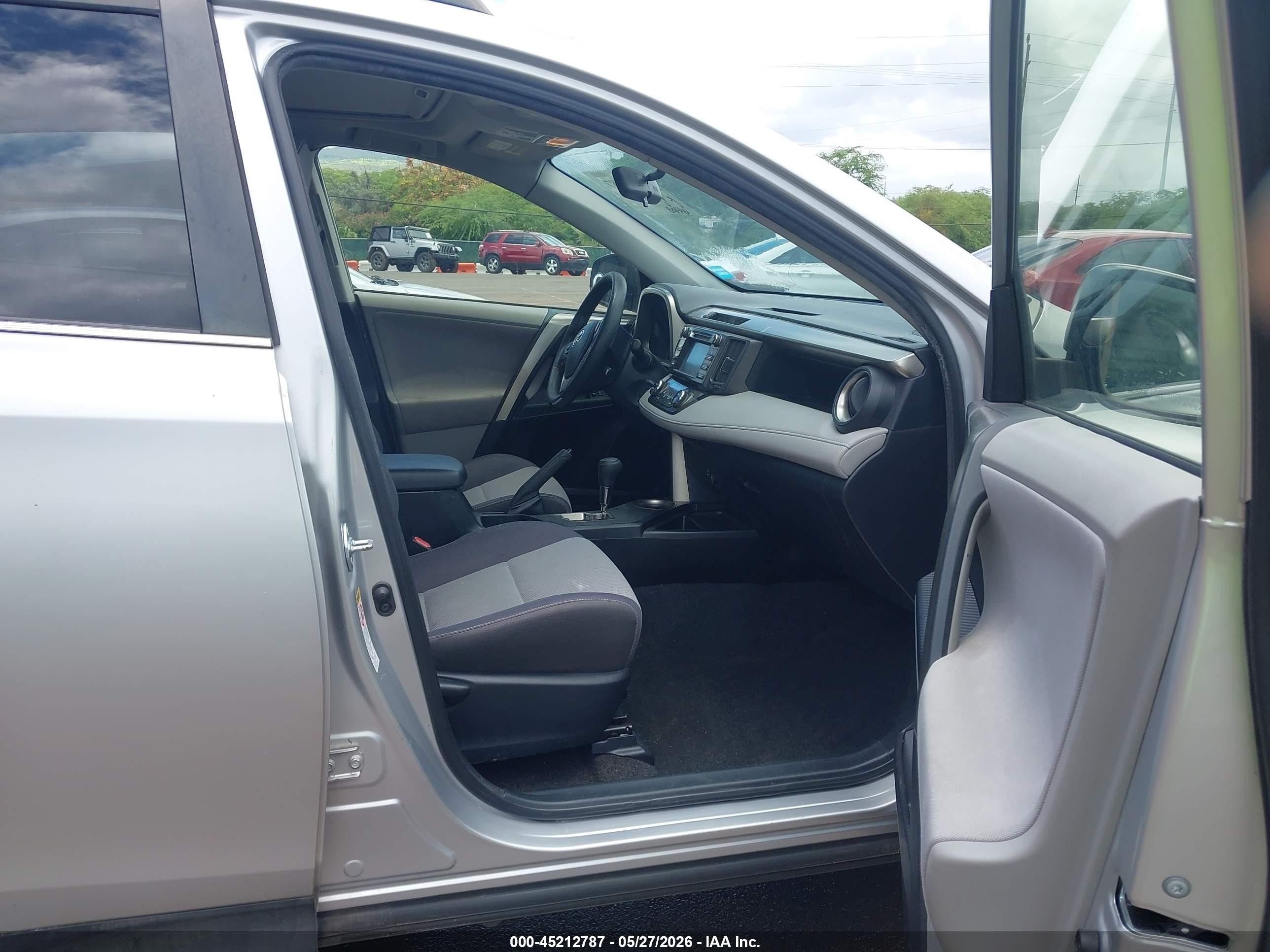 2013 Toyota Rav4 Xle Серебряный vin: JTMWFREV8DD010369