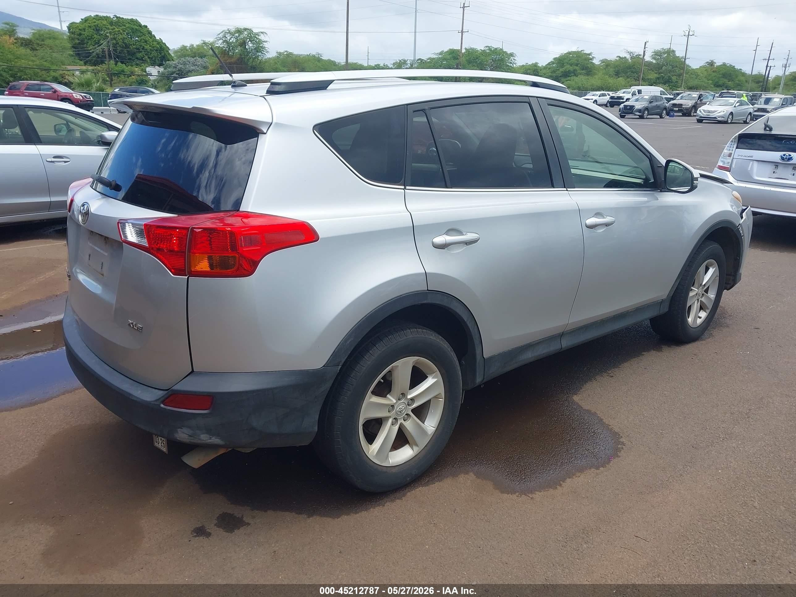 2013 Toyota Rav4 Xle Серебряный vin: JTMWFREV8DD010369