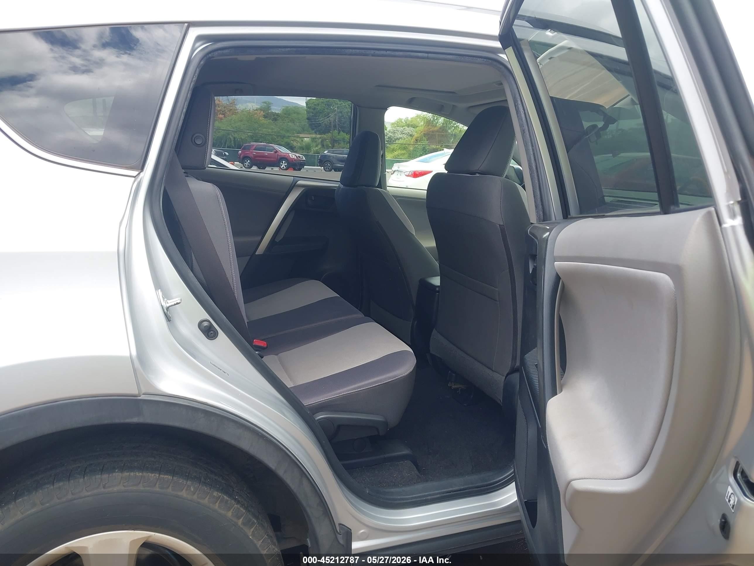 2013 Toyota Rav4 Xle Серебряный vin: JTMWFREV8DD010369
