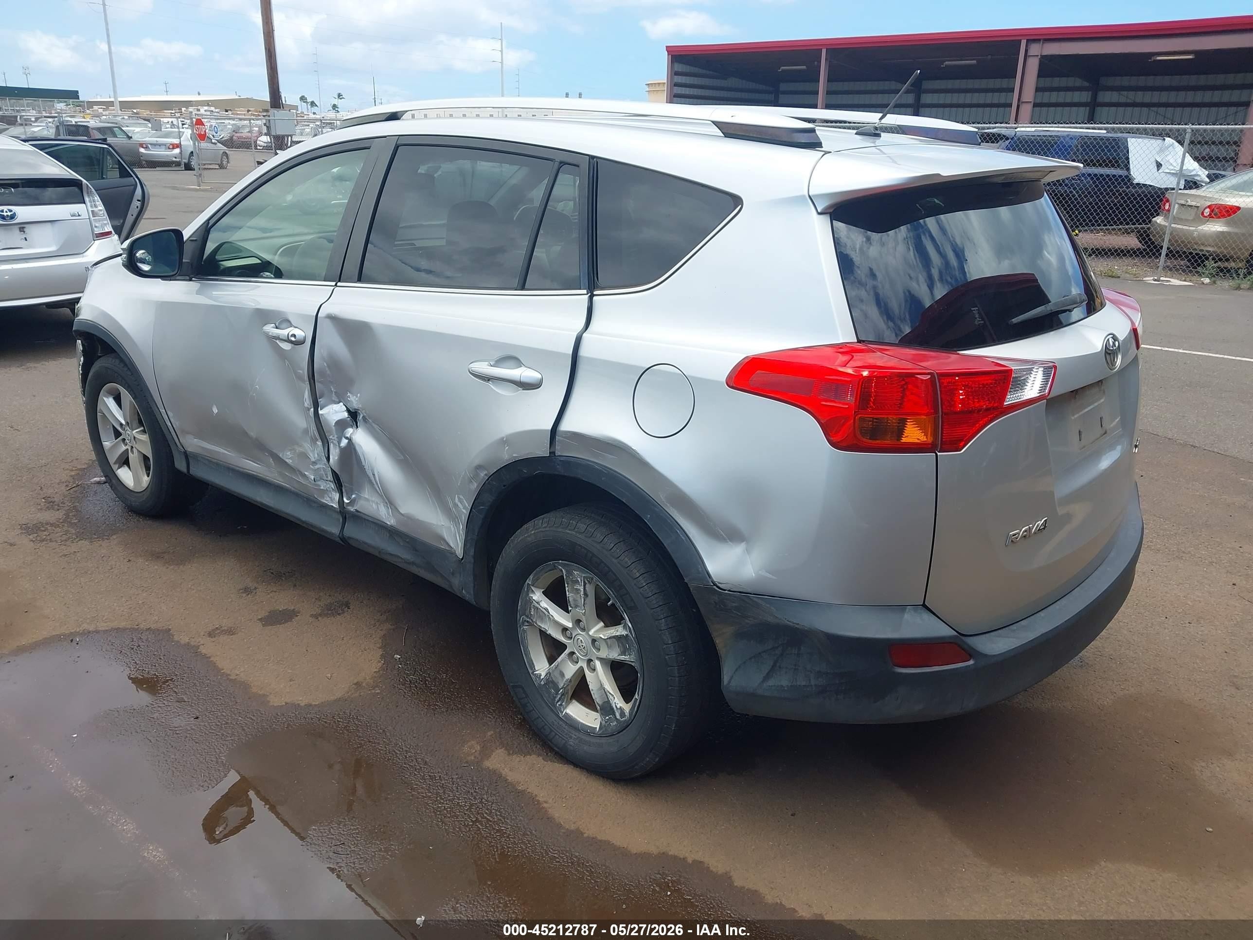 2013 Toyota Rav4 Xle Серебряный vin: JTMWFREV8DD010369