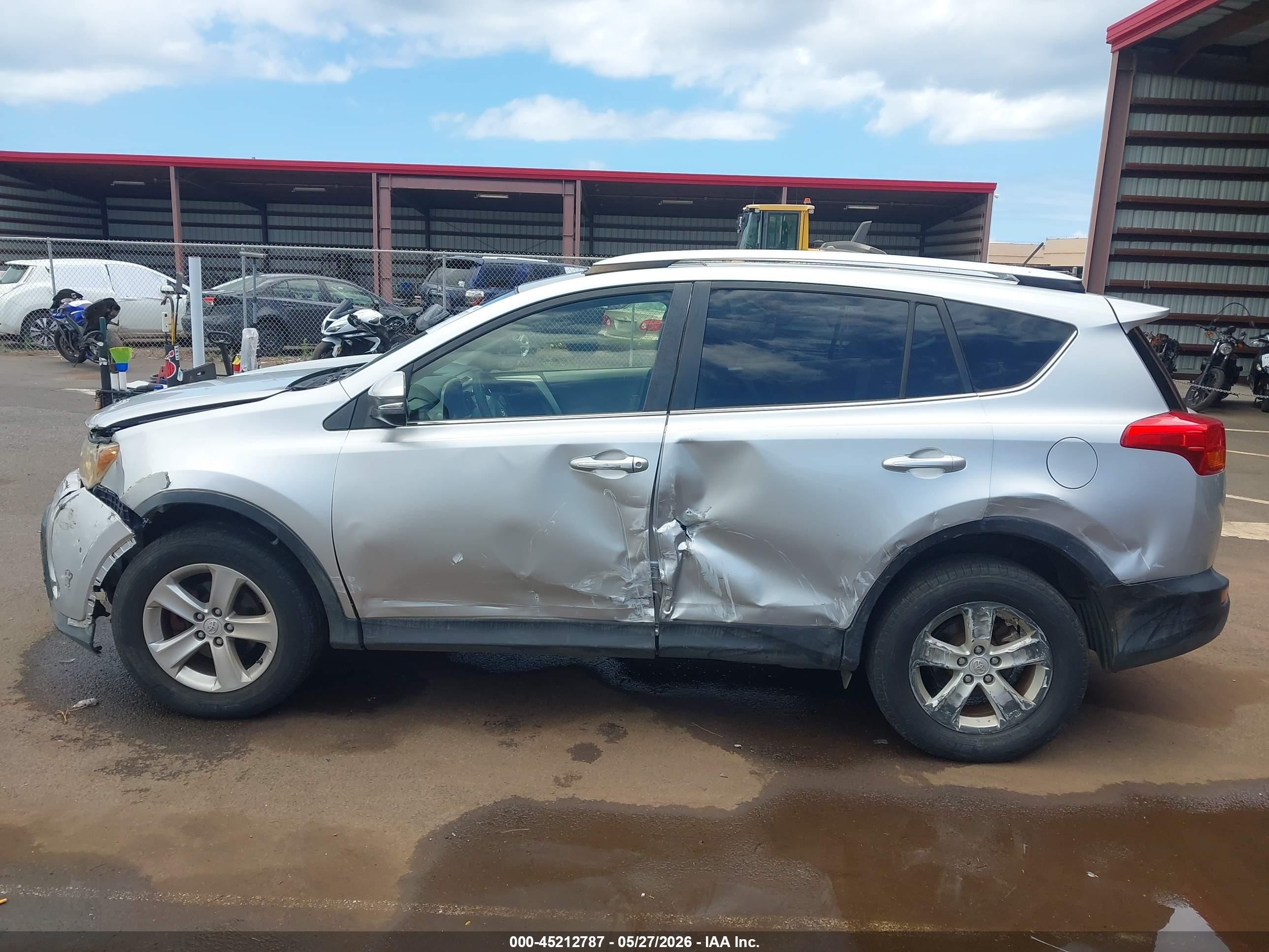 2013 Toyota Rav4 Xle Серебряный vin: JTMWFREV8DD010369
