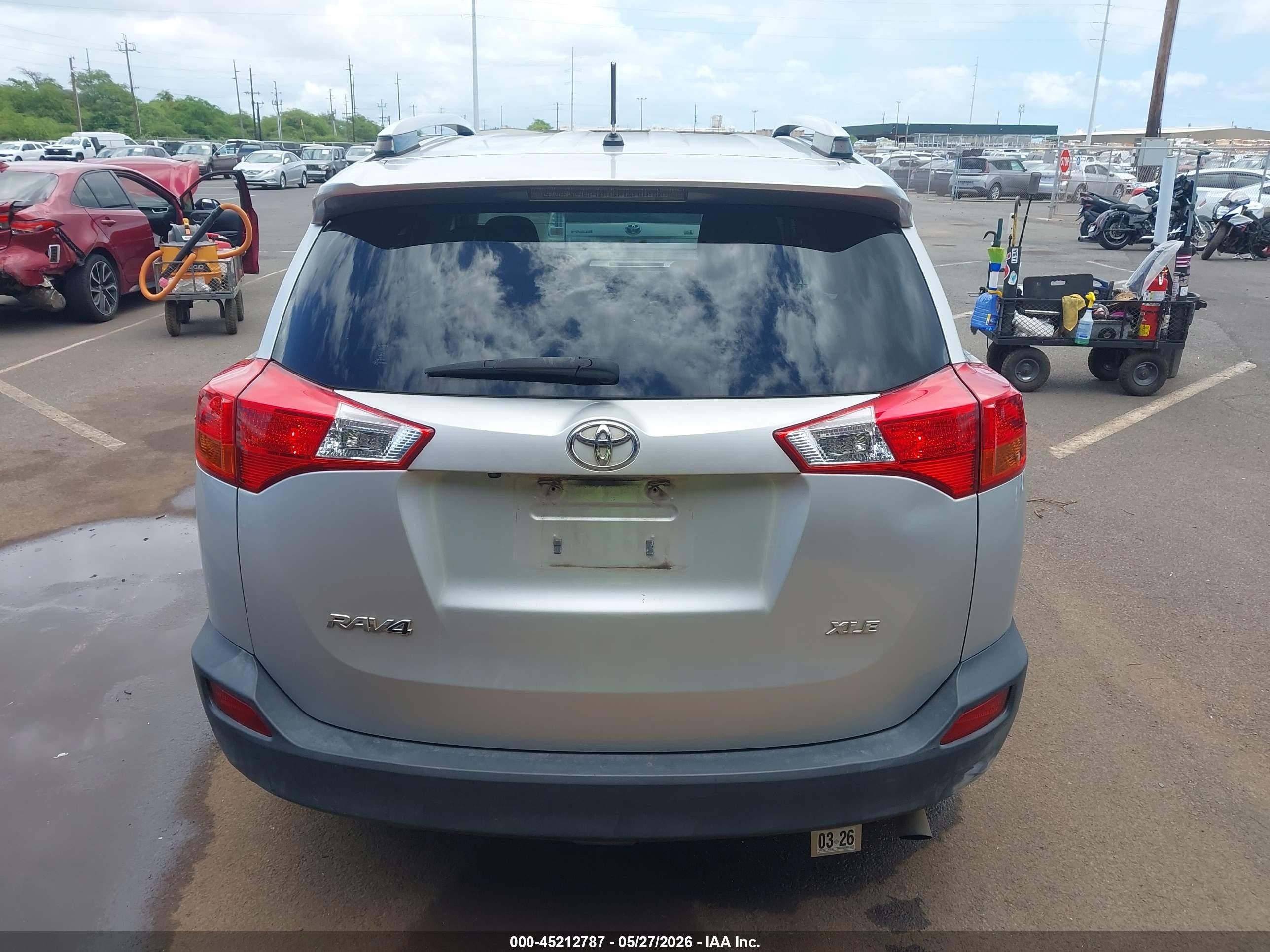 2013 Toyota Rav4 Xle Серебряный vin: JTMWFREV8DD010369