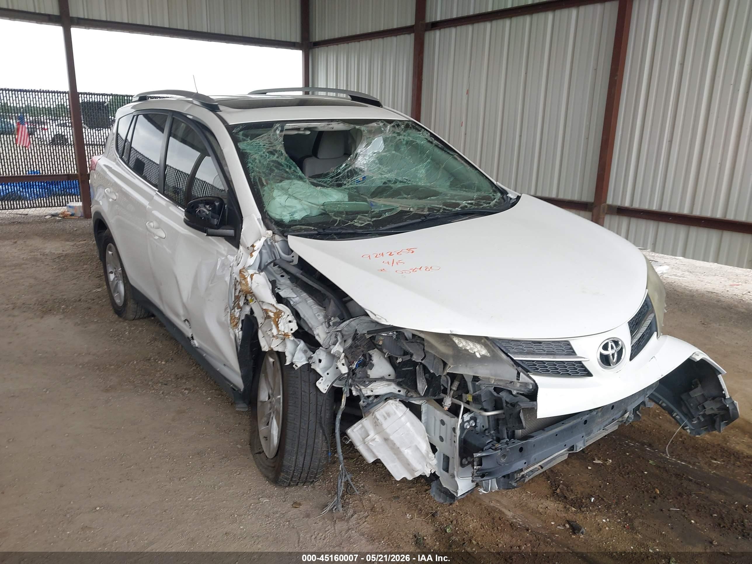 2014 Toyota Rav4 Xle White vin: JTMWFREV8EJ008480