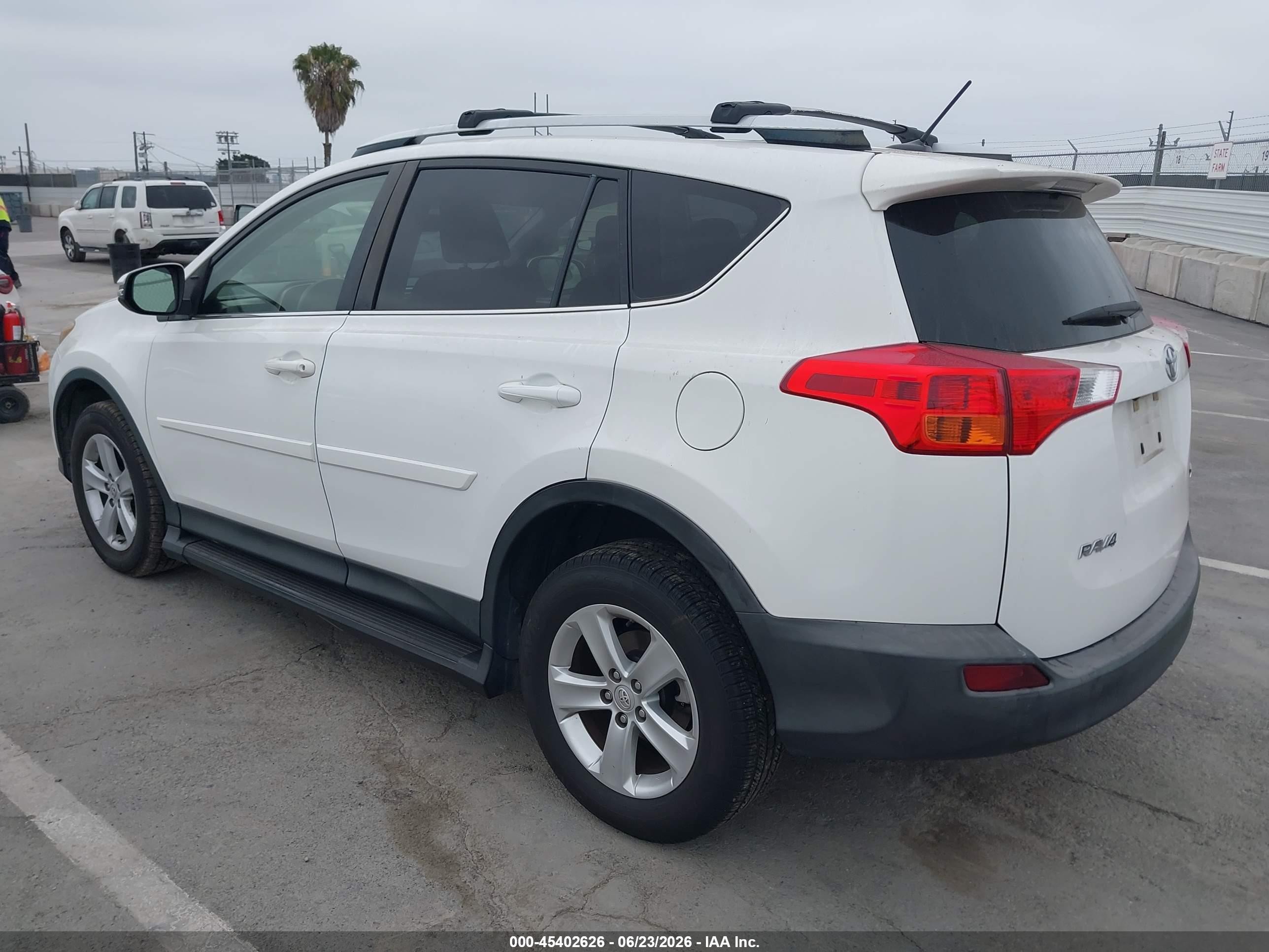 2014 Toyota Rav4 Xle Белый vin: JTMWFREV8EJ020225