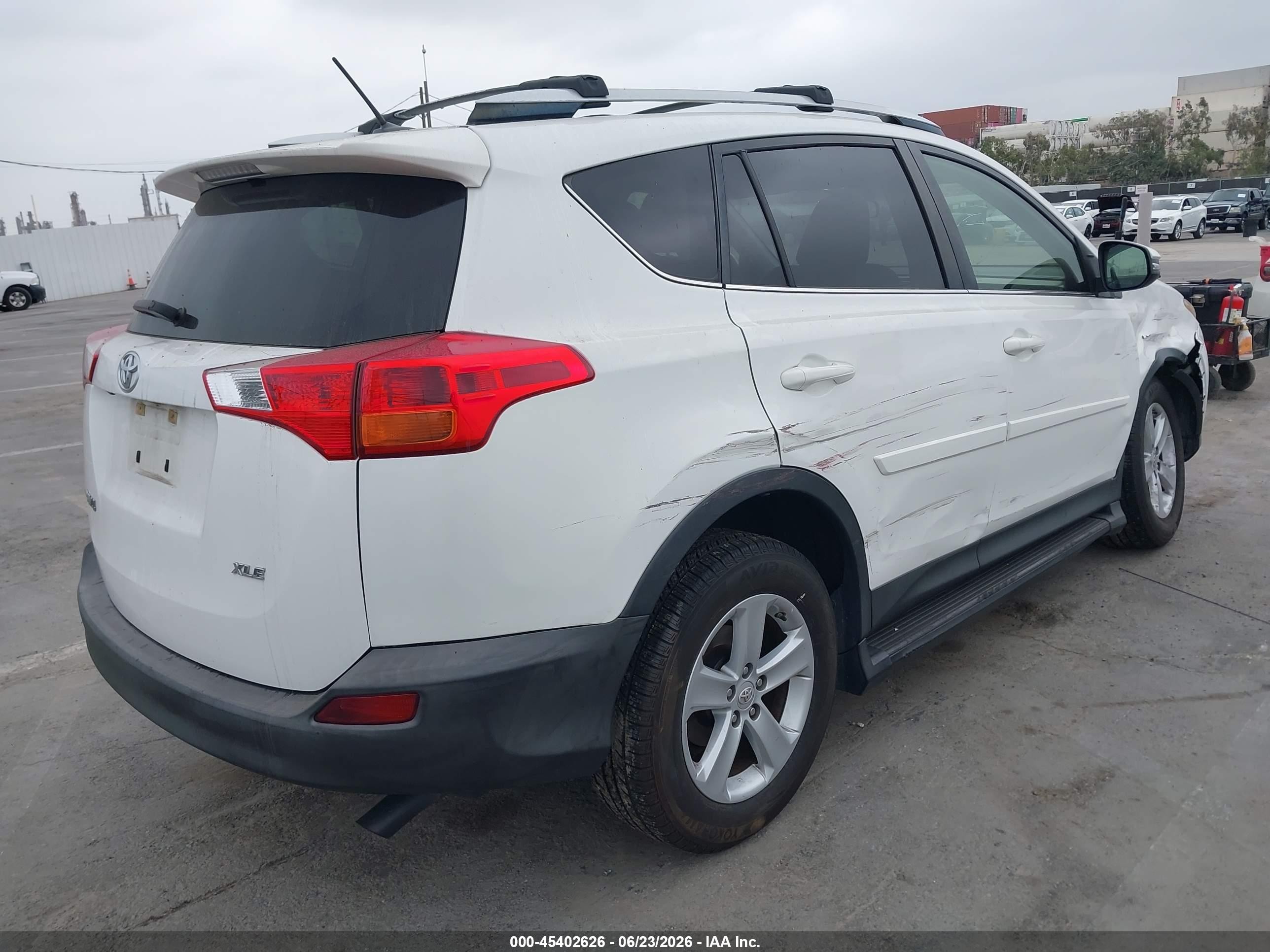 2014 Toyota Rav4 Xle Белый vin: JTMWFREV8EJ020225