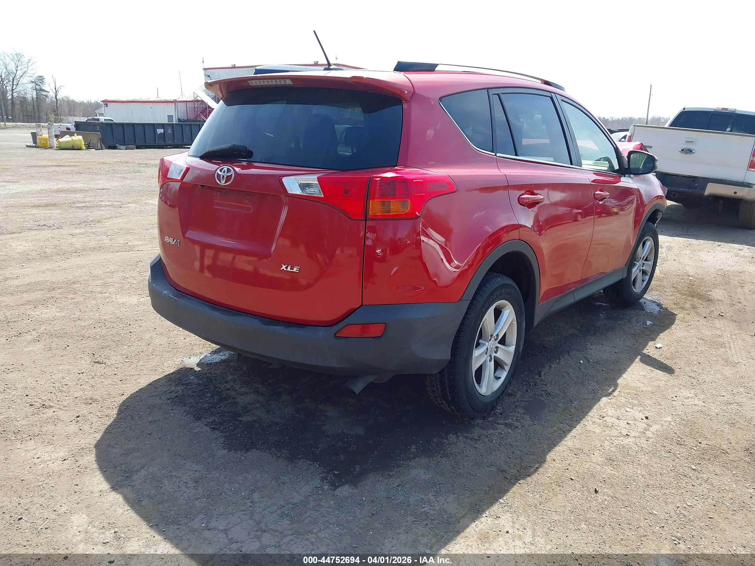 2014 Toyota Rav4 Xle Red vin: JTMWFREV8EJ022573