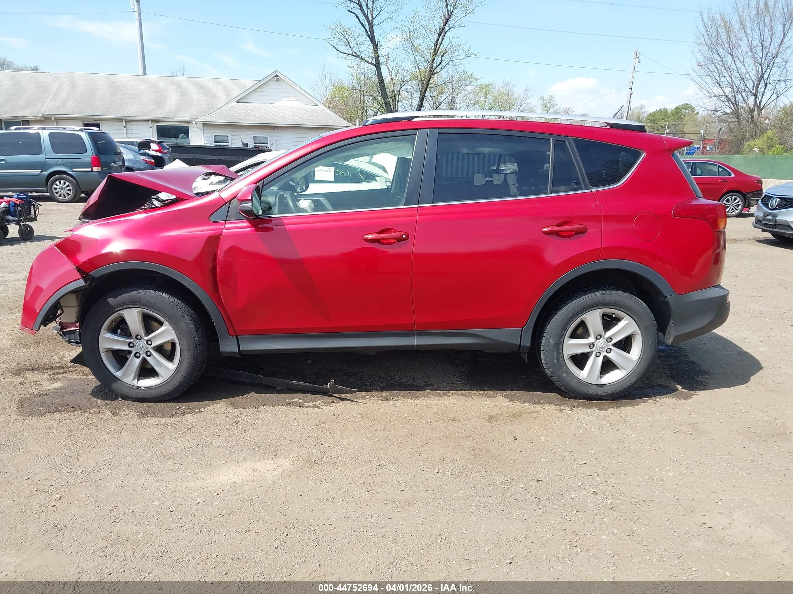 2014 Toyota Rav4 Xle Red vin: JTMWFREV8EJ022573