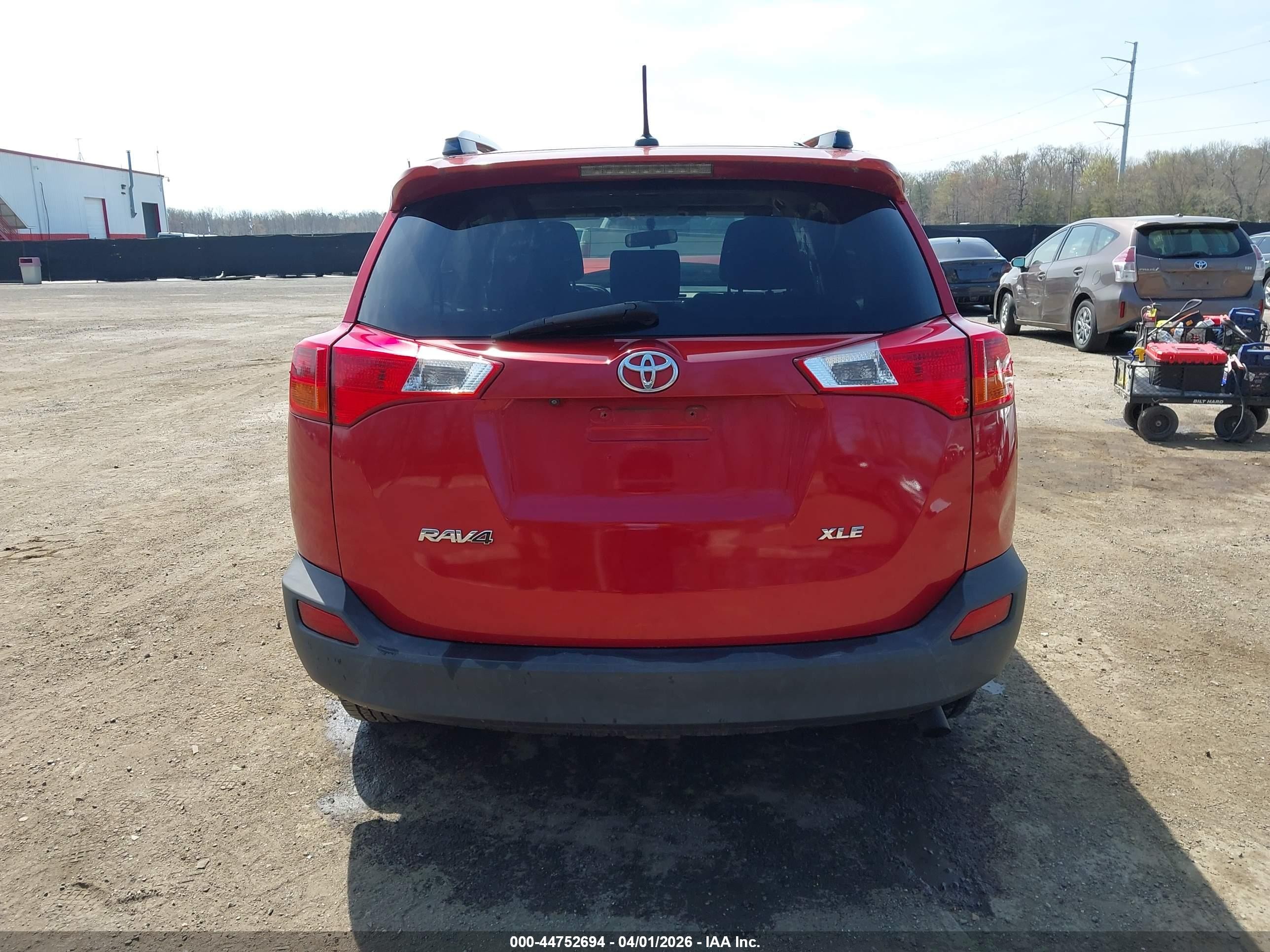 2014 Toyota Rav4 Xle Red vin: JTMWFREV8EJ022573