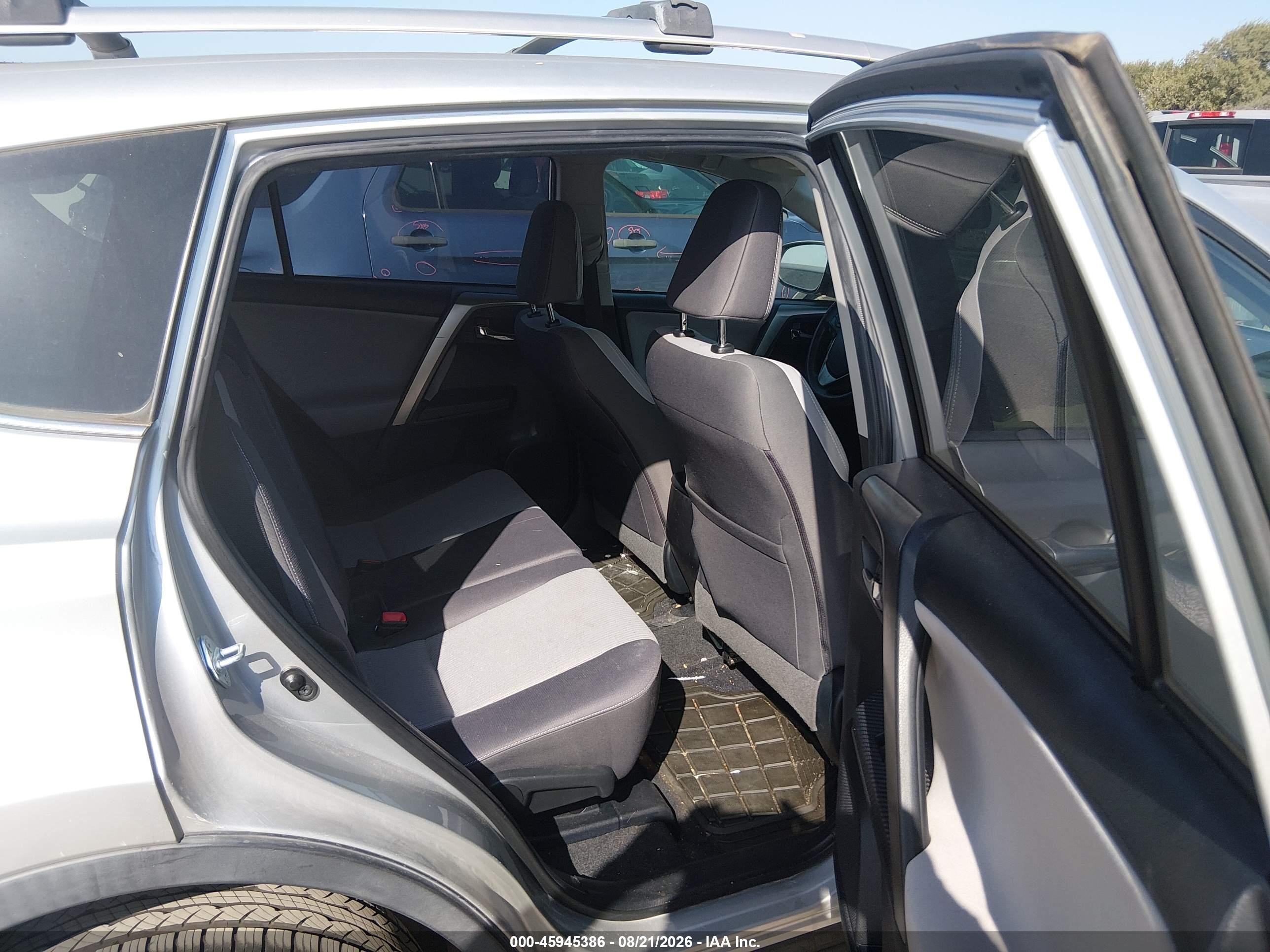 2015 Toyota Rav4 Xle Silver vin: JTMWFREV8FJ044056