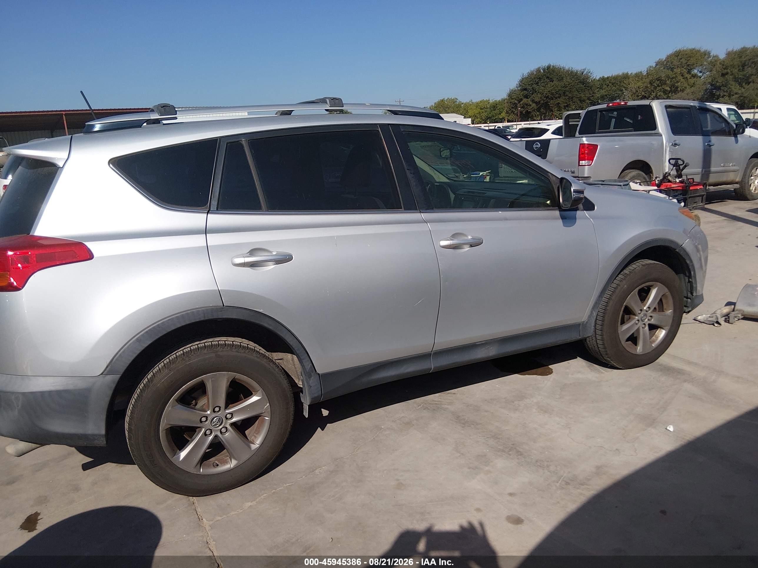 2015 Toyota Rav4 Xle Silver vin: JTMWFREV8FJ044056
