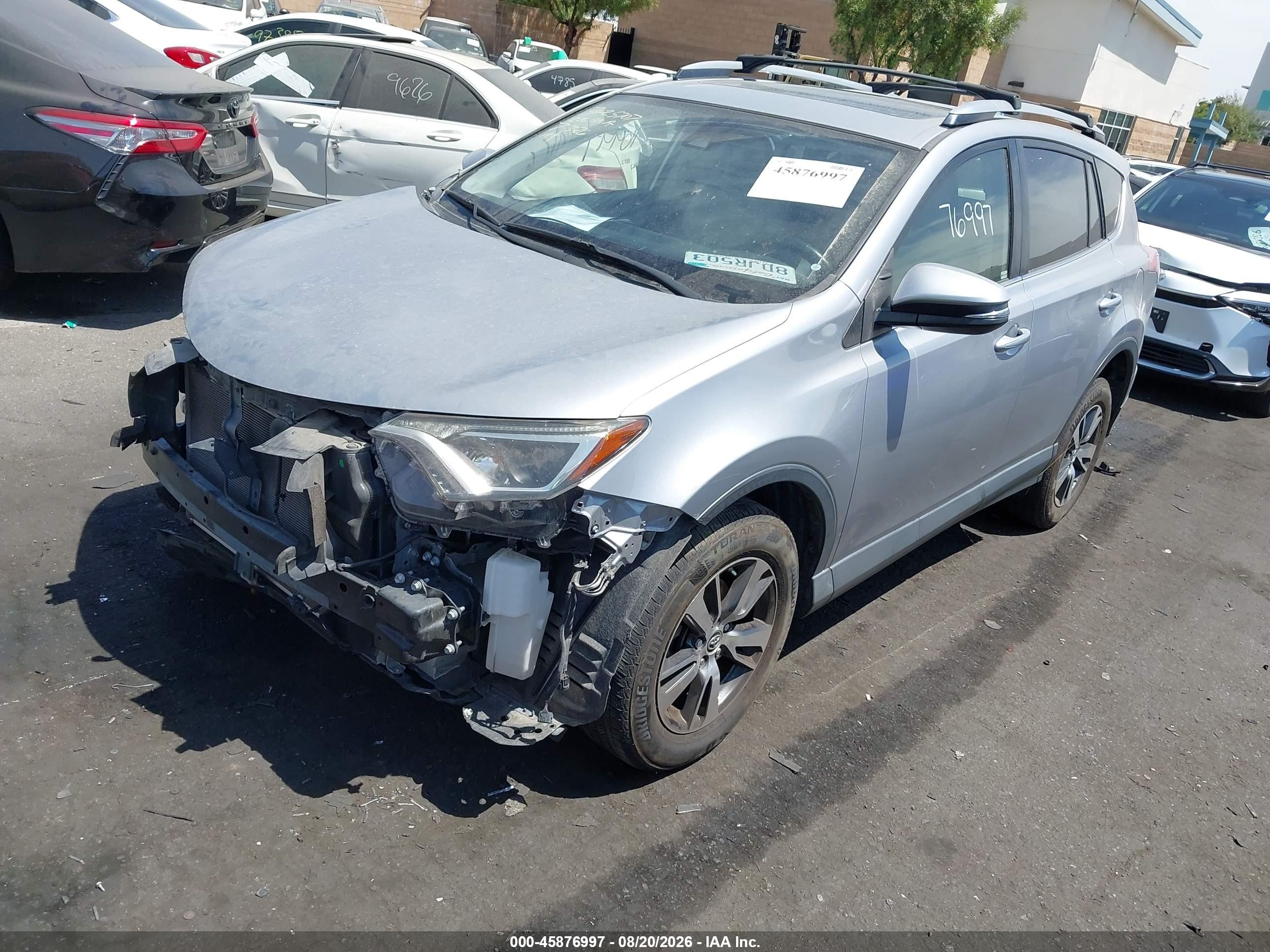 2018 Toyota Rav4 Xle Серебряный vin: JTMWFREV8JD120642