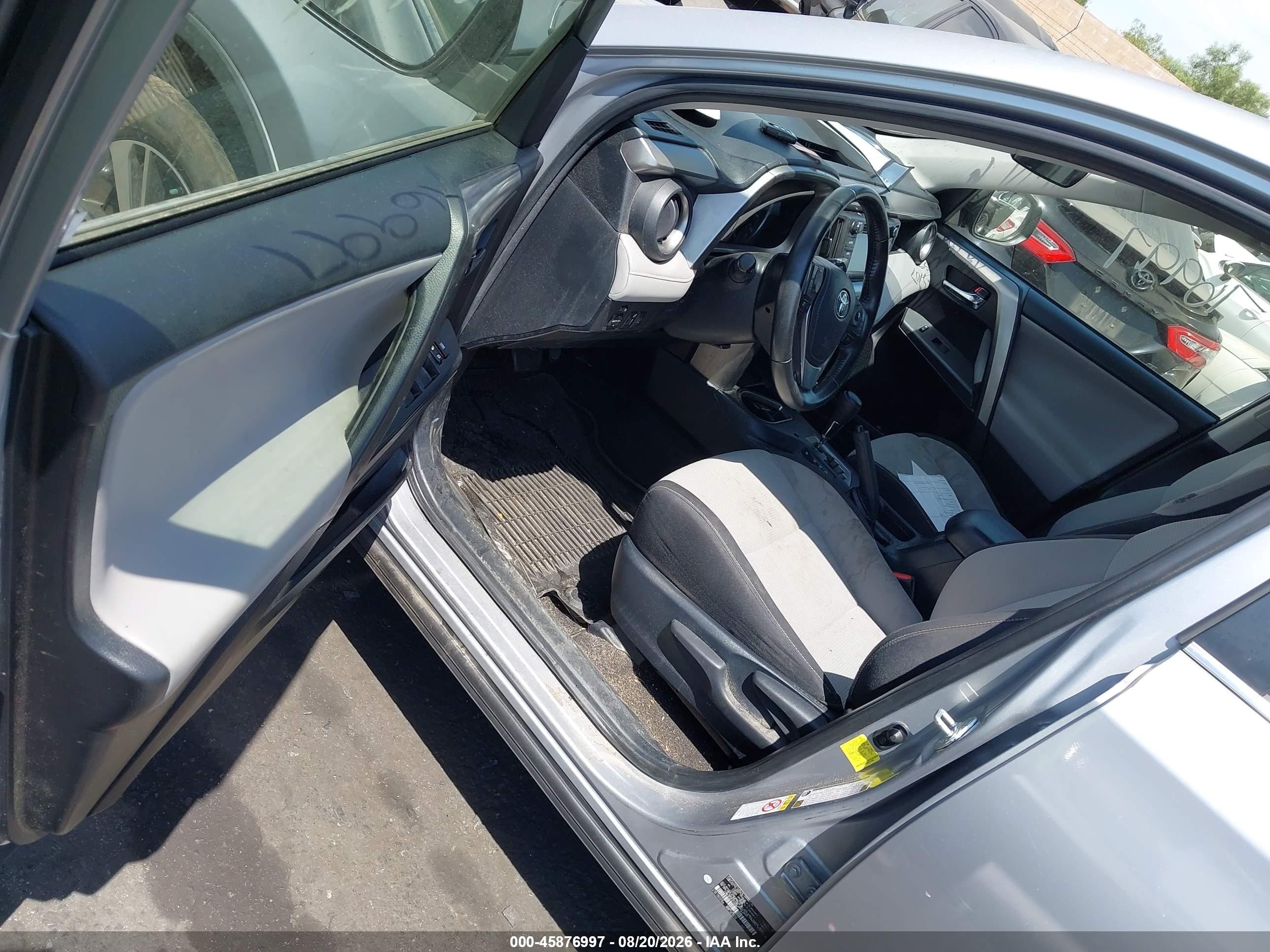 2018 Toyota Rav4 Xle Серебряный vin: JTMWFREV8JD120642