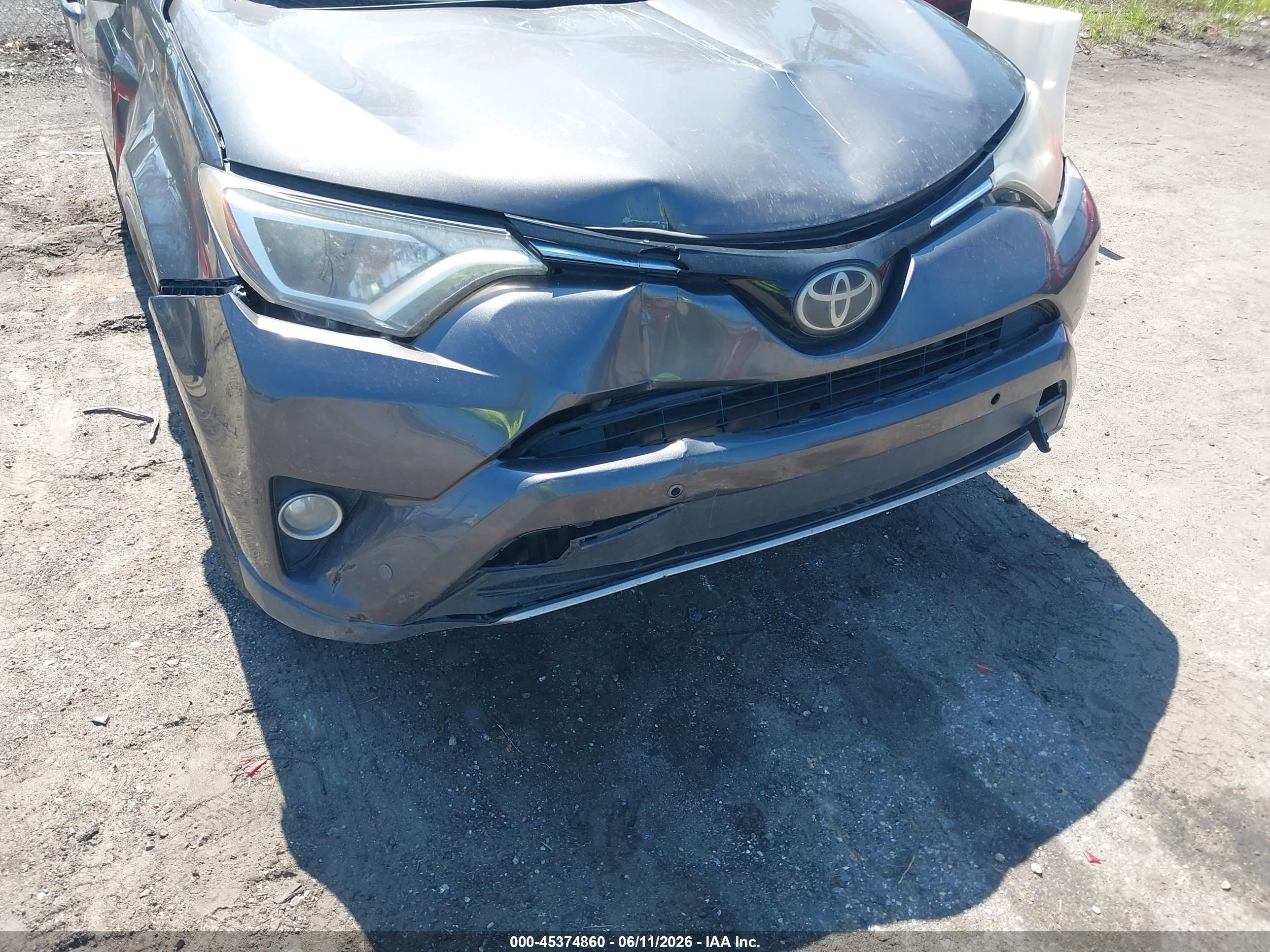 2018 Toyota Rav4 Xle Серый vin: JTMWFREV8JJ184360