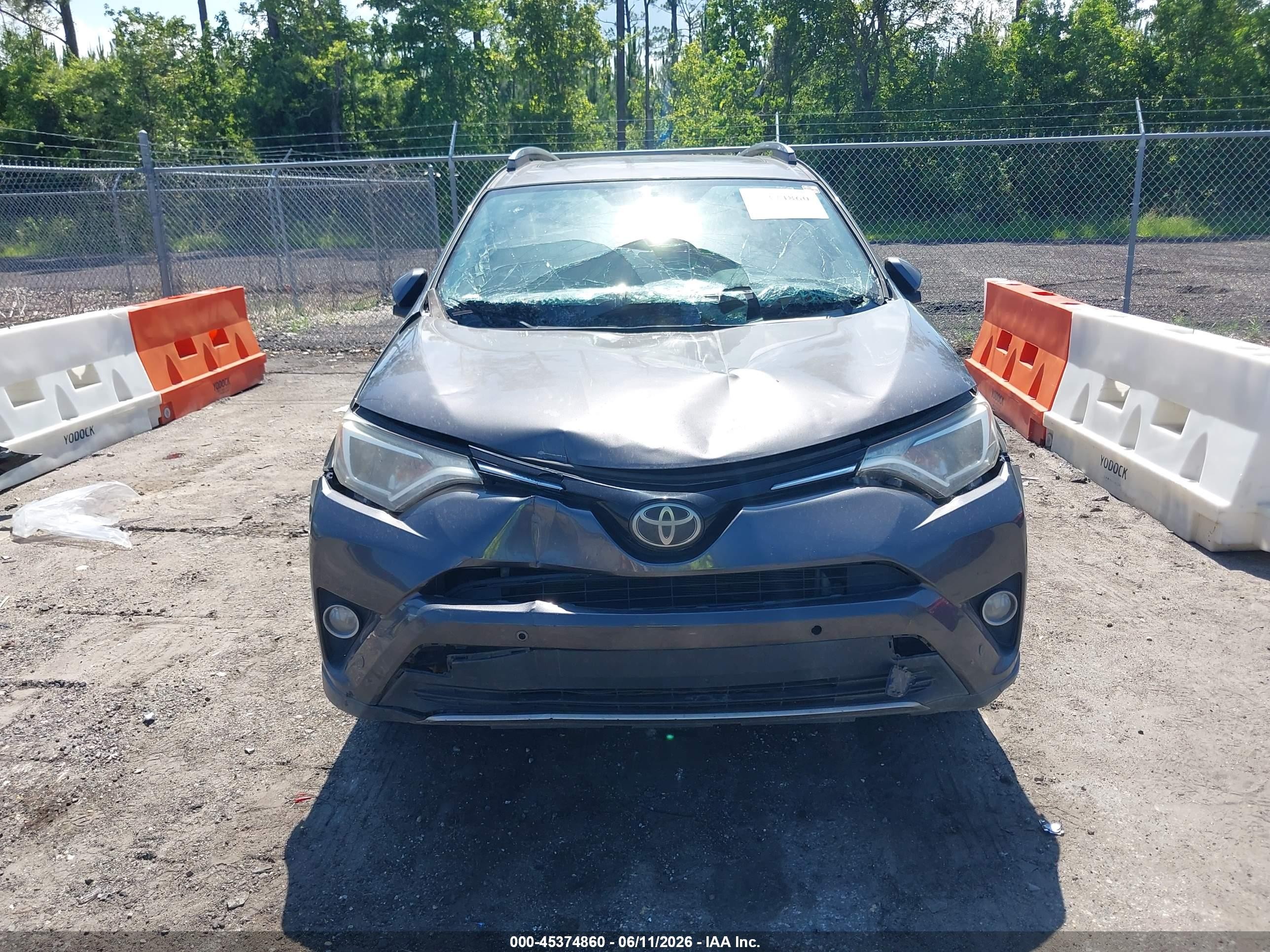 2018 Toyota Rav4 Xle Серый vin: JTMWFREV8JJ184360