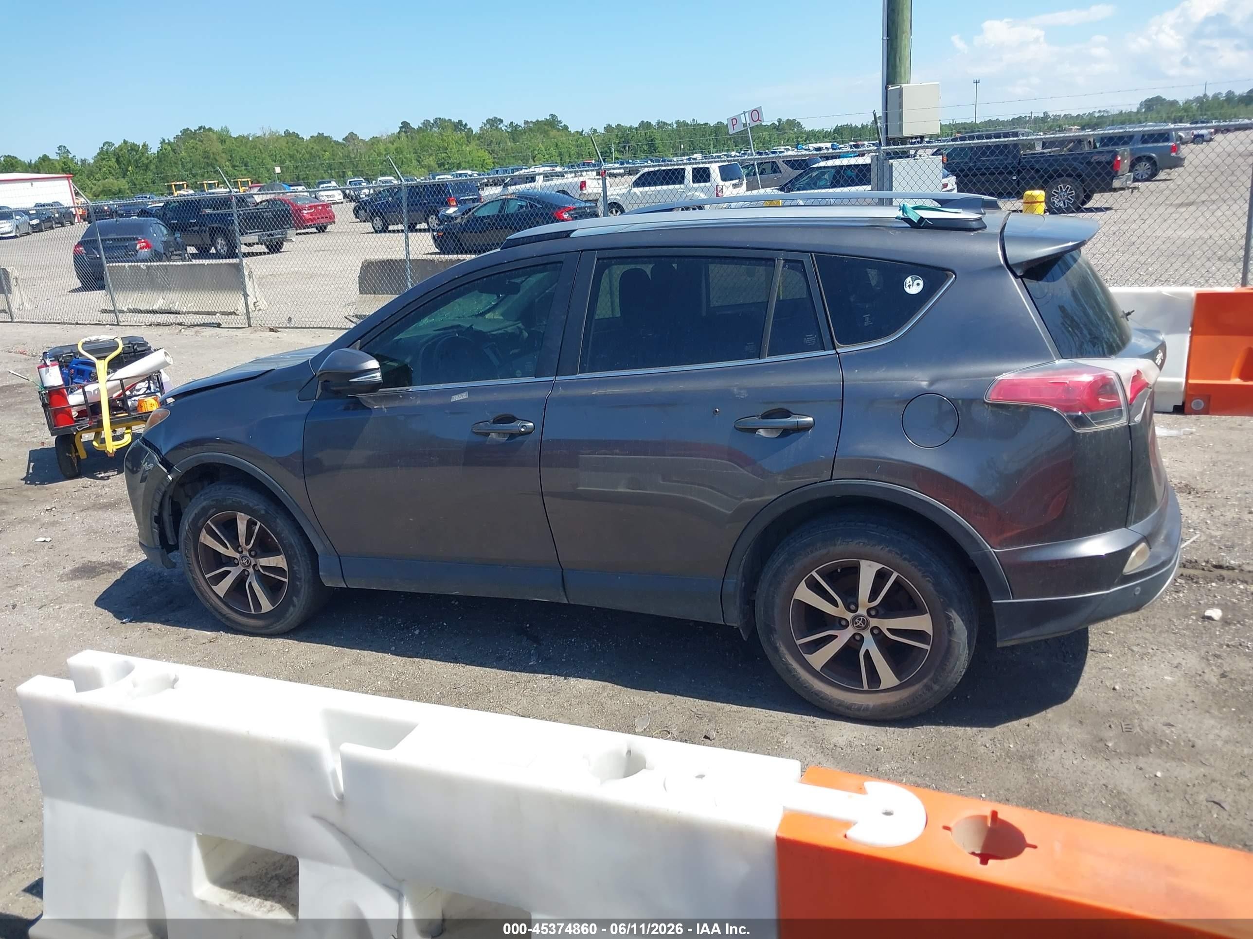 2018 Toyota Rav4 Xle Серый vin: JTMWFREV8JJ184360