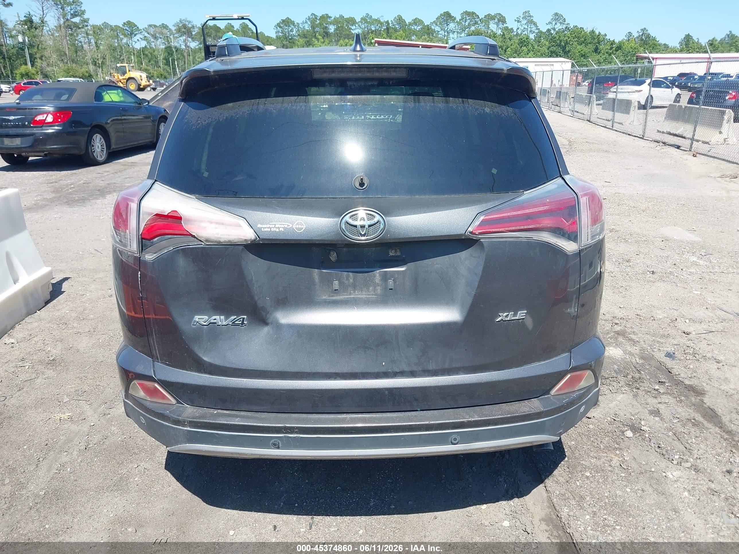 2018 Toyota Rav4 Xle Серый vin: JTMWFREV8JJ184360