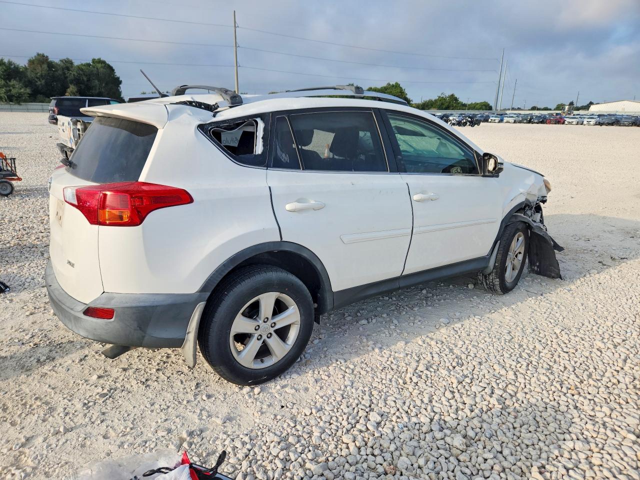 2013 Toyota Rav4 Xle White vin: JTMWFREVXD5016278