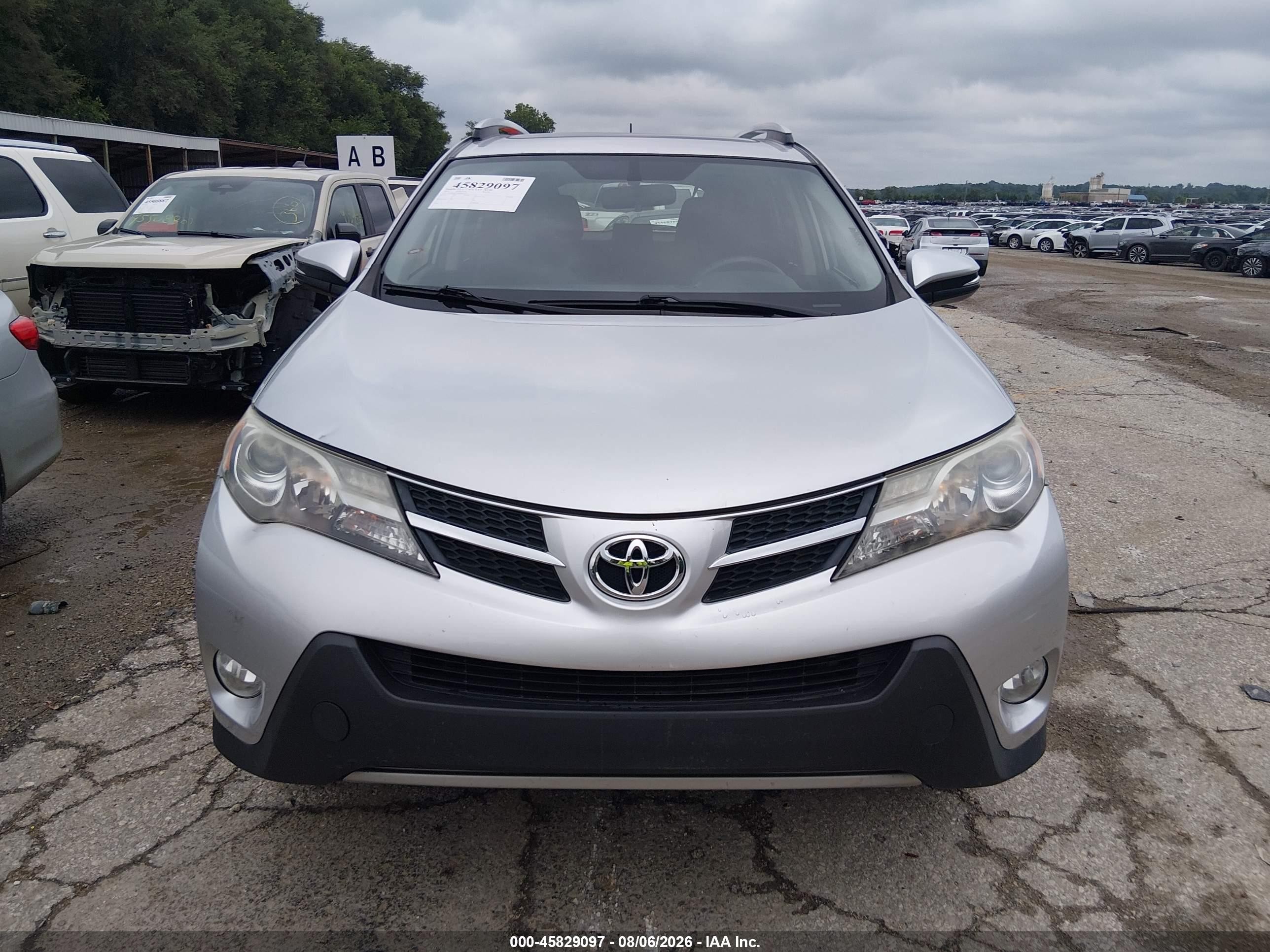 2013 Toyota Rav4 Xle Серебряный vin: JTMWFREVXDD007439