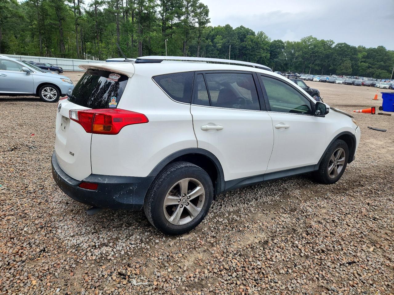2015 Toyota Rav4 Xle White vin: JTMWFREVXFD070981