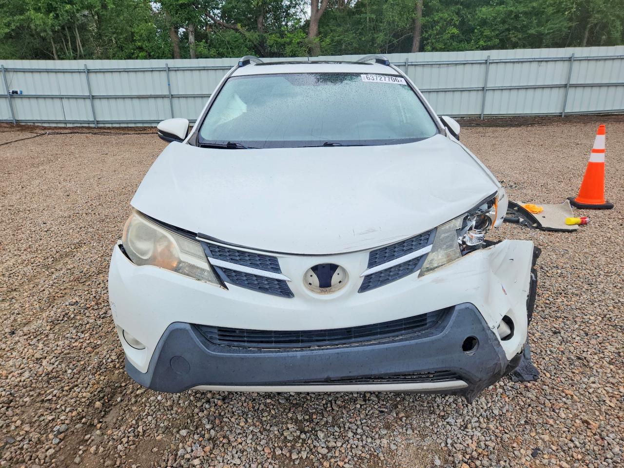 2015 Toyota Rav4 Xle White vin: JTMWFREVXFD070981