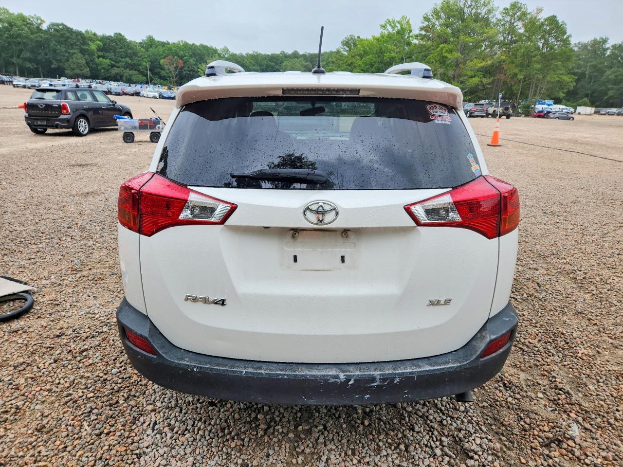 2015 Toyota Rav4 Xle White vin: JTMWFREVXFD070981