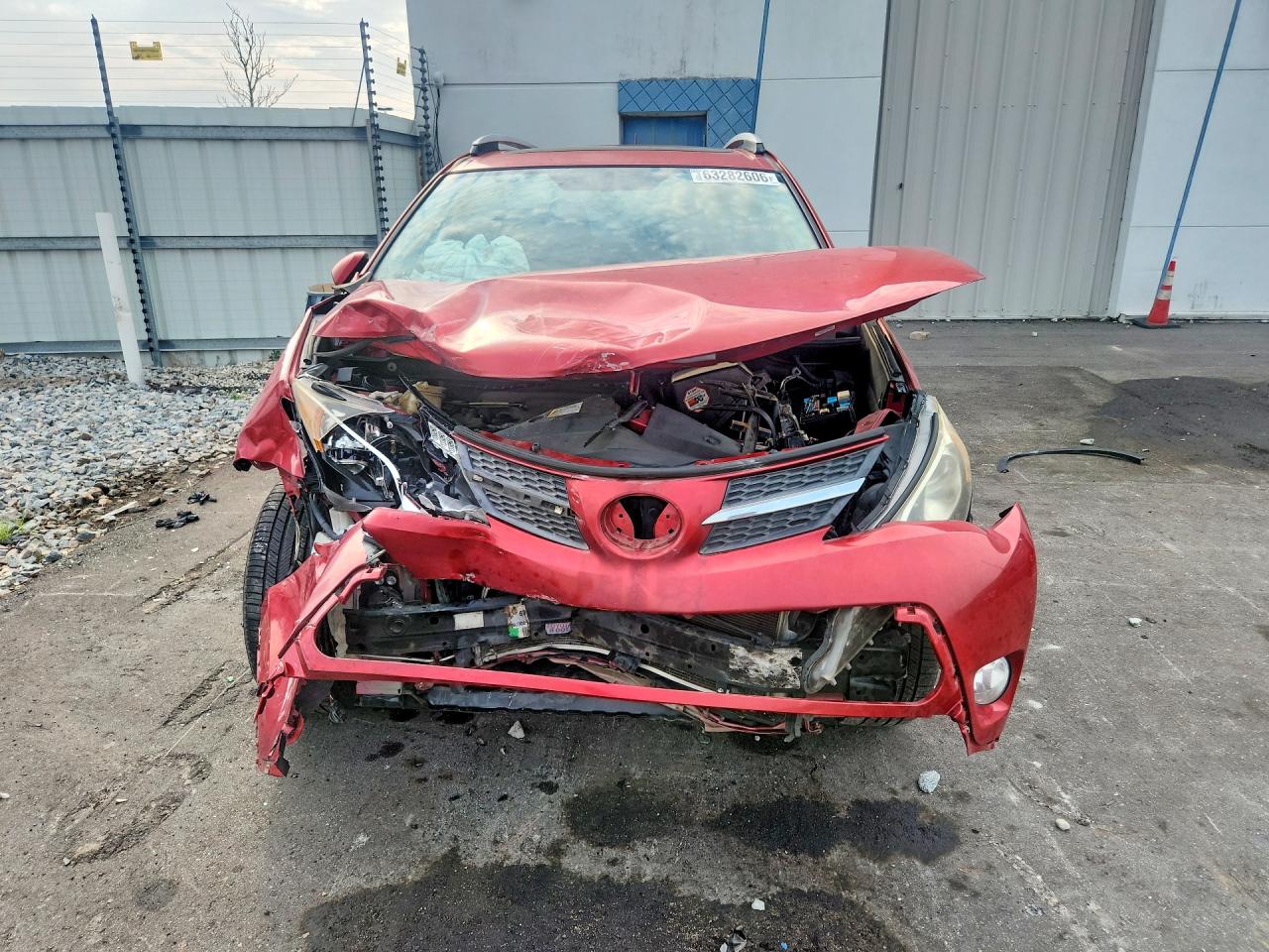 2015 Toyota Rav4 Xle Красный vin: JTMWFREVXFD079261