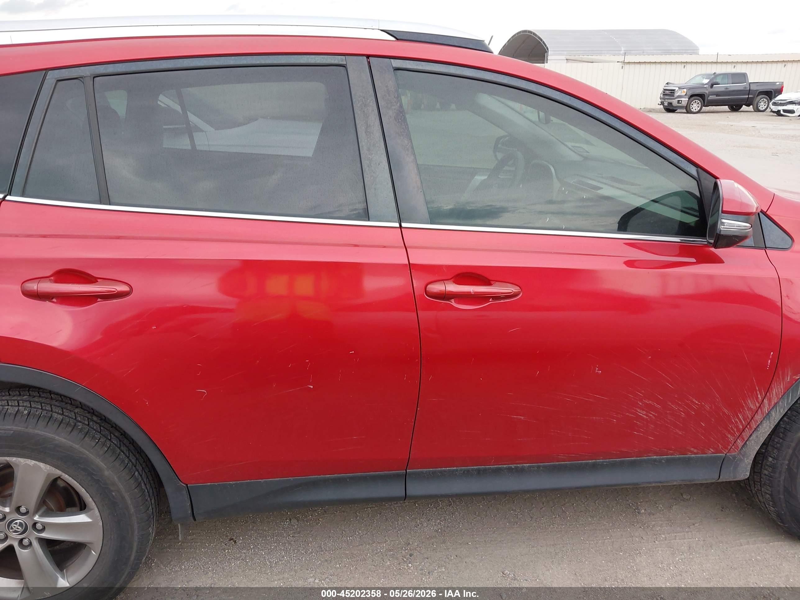 2015 Toyota Rav4 Xle Red vin: JTMWFREVXFJ038565