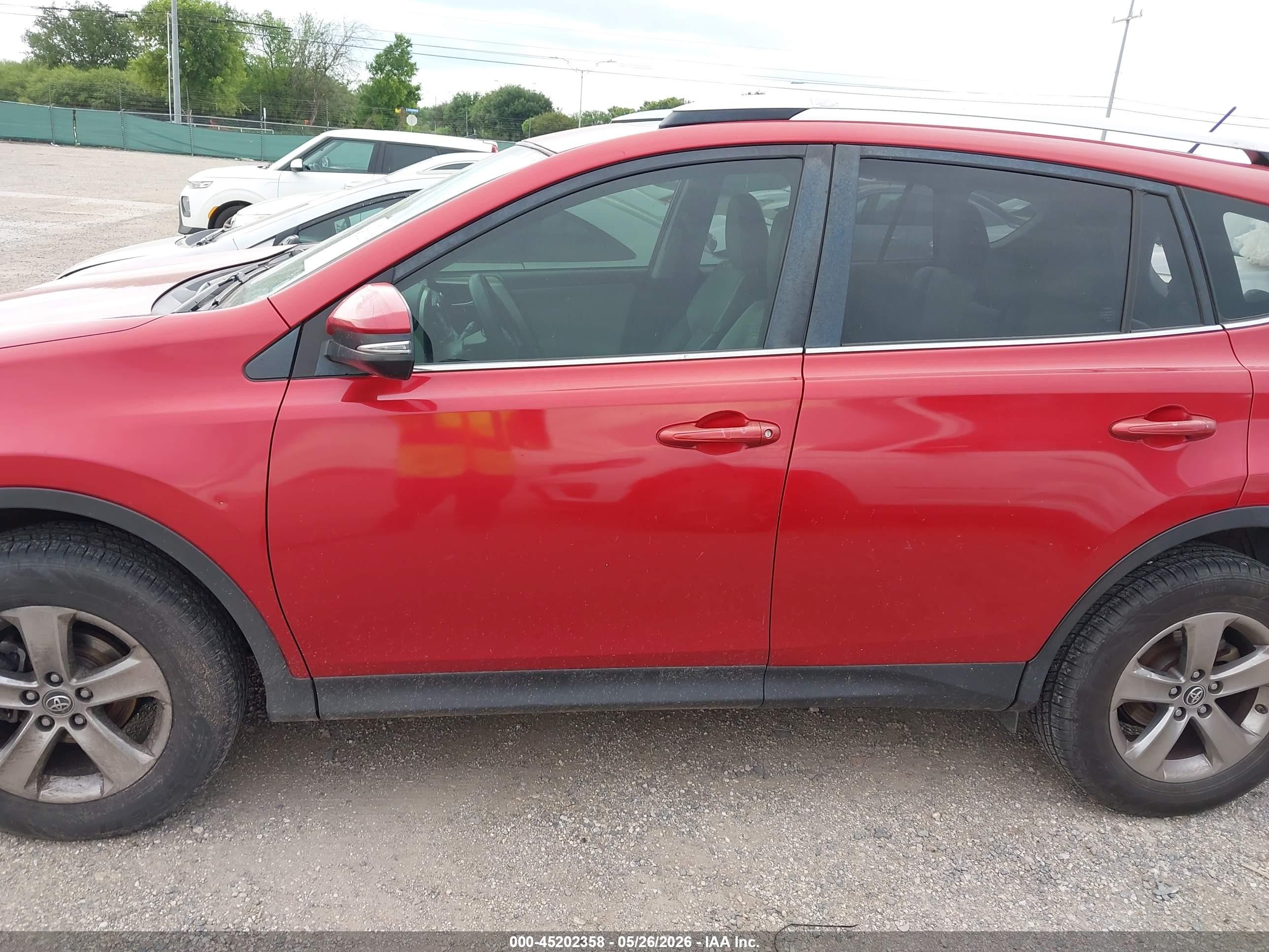 2015 Toyota Rav4 Xle Red vin: JTMWFREVXFJ038565
