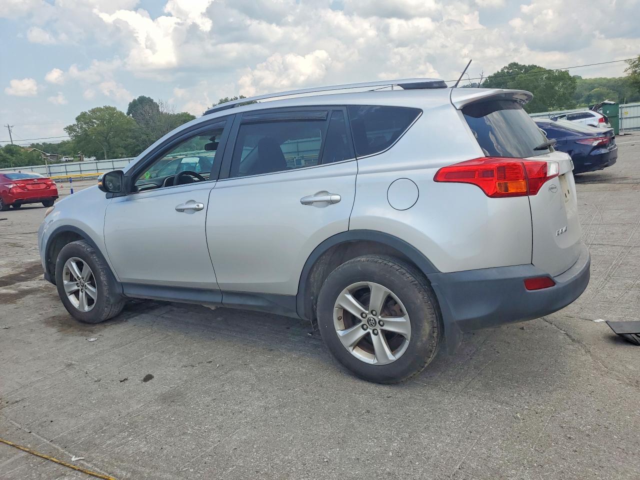 2015 Toyota Rav4 Xle Silver vin: JTMWFREVXFJ056404