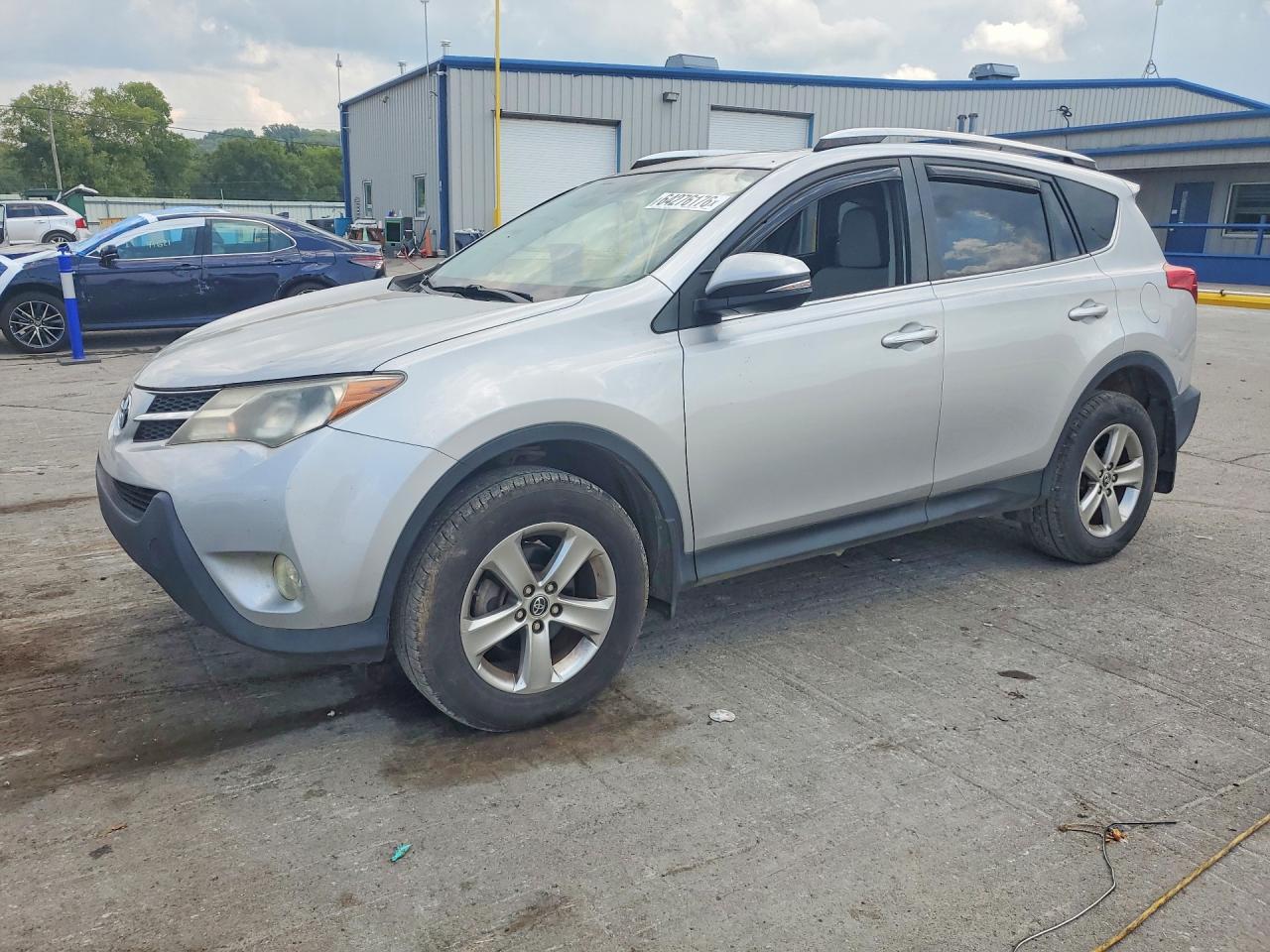 2015 Toyota Rav4 Xle Silver vin: JTMWFREVXFJ056404