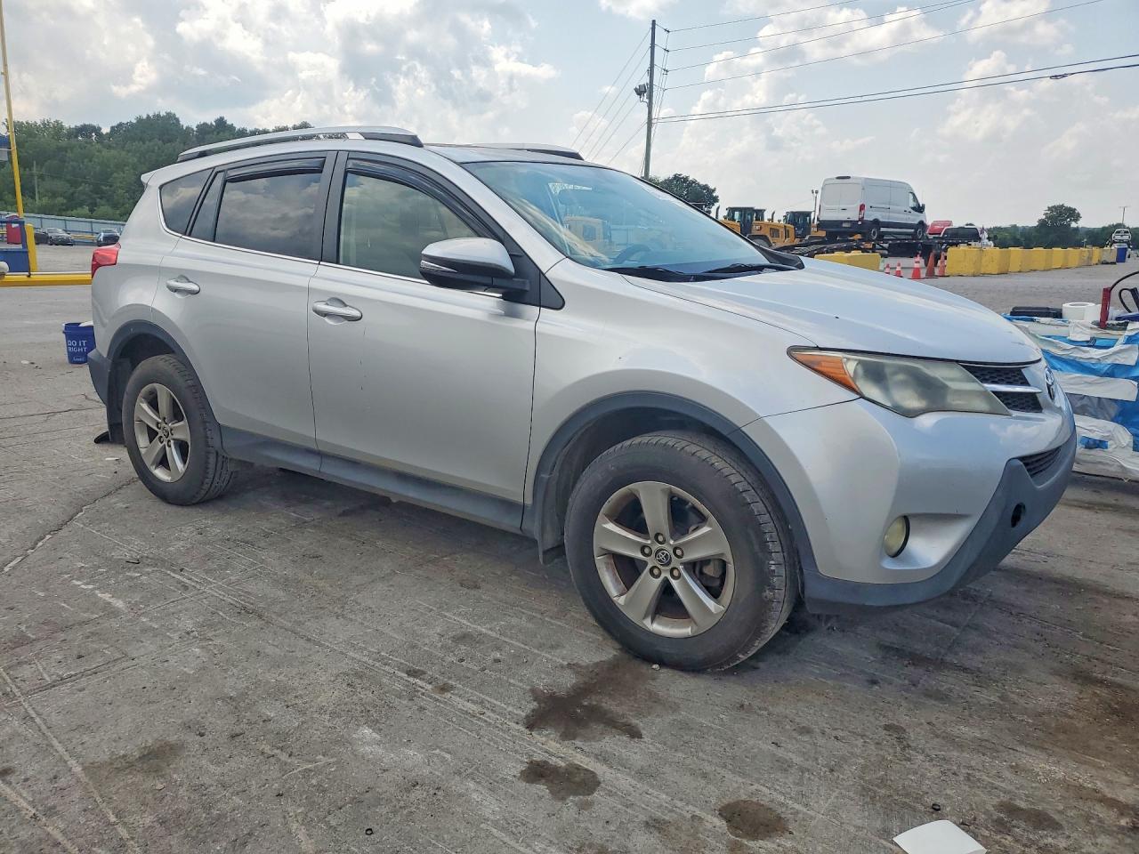 2015 Toyota Rav4 Xle Silver vin: JTMWFREVXFJ056404