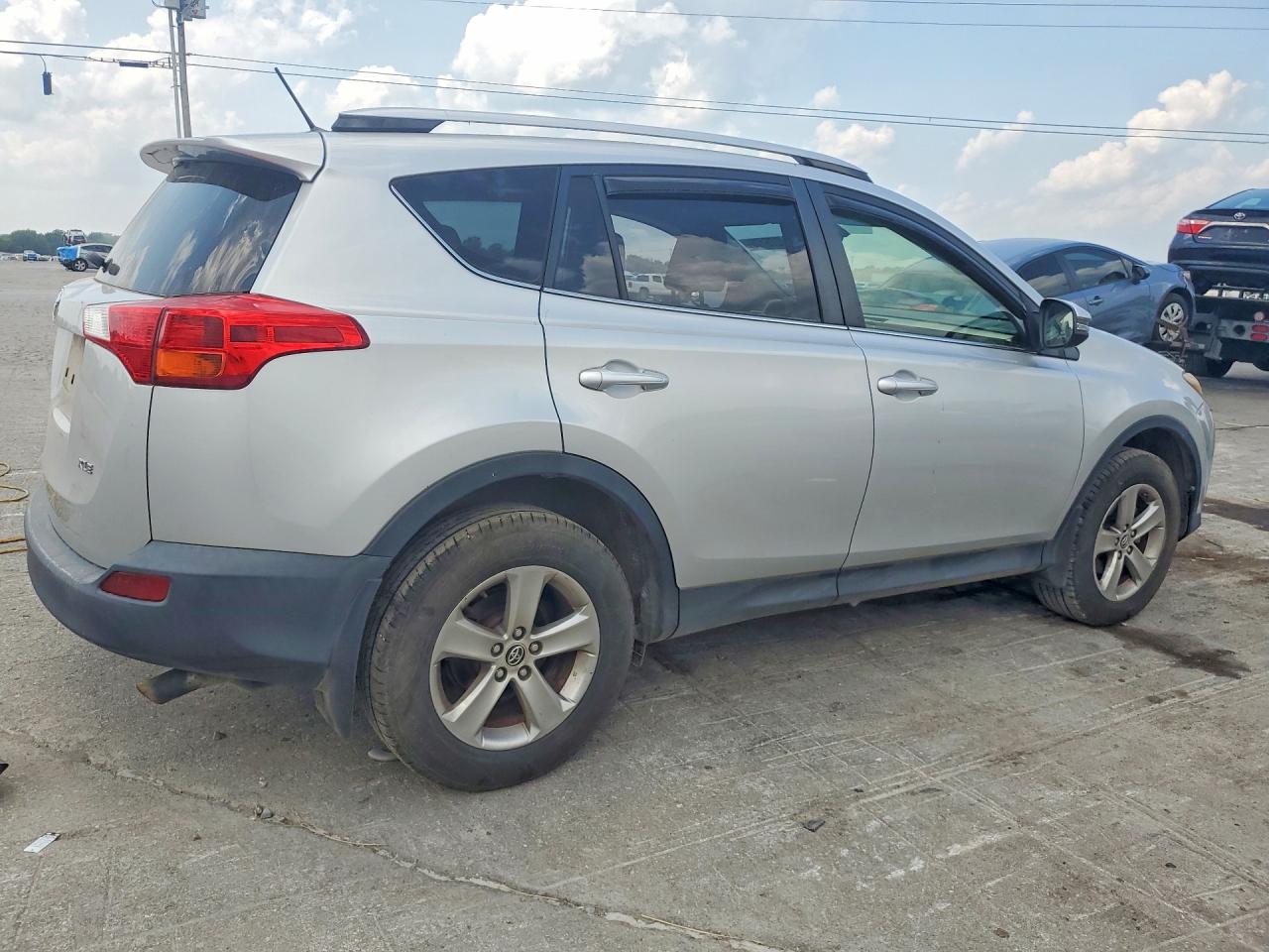 2015 Toyota Rav4 Xle Silver vin: JTMWFREVXFJ056404